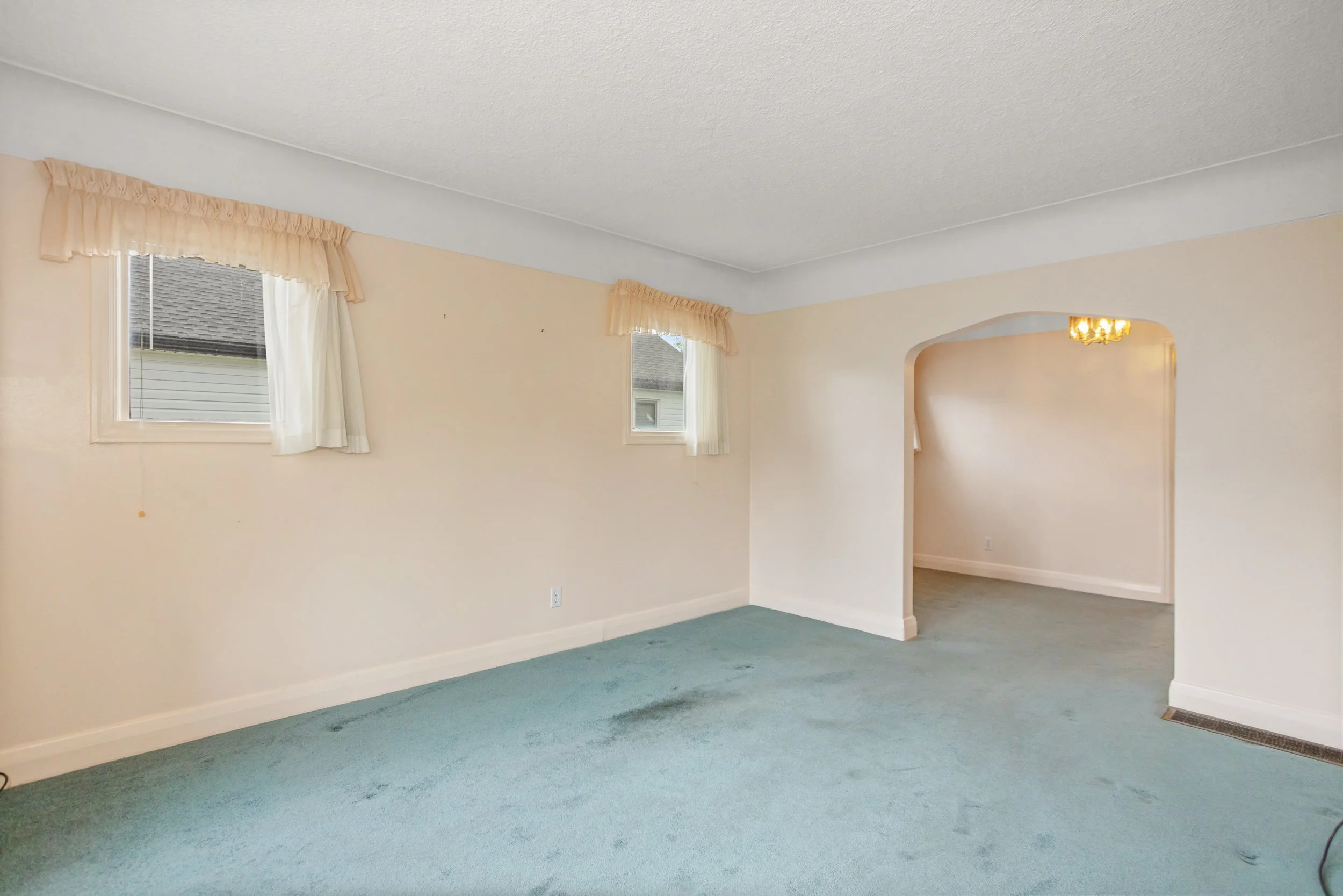 1871 Parkhurst Ave-7.jpg