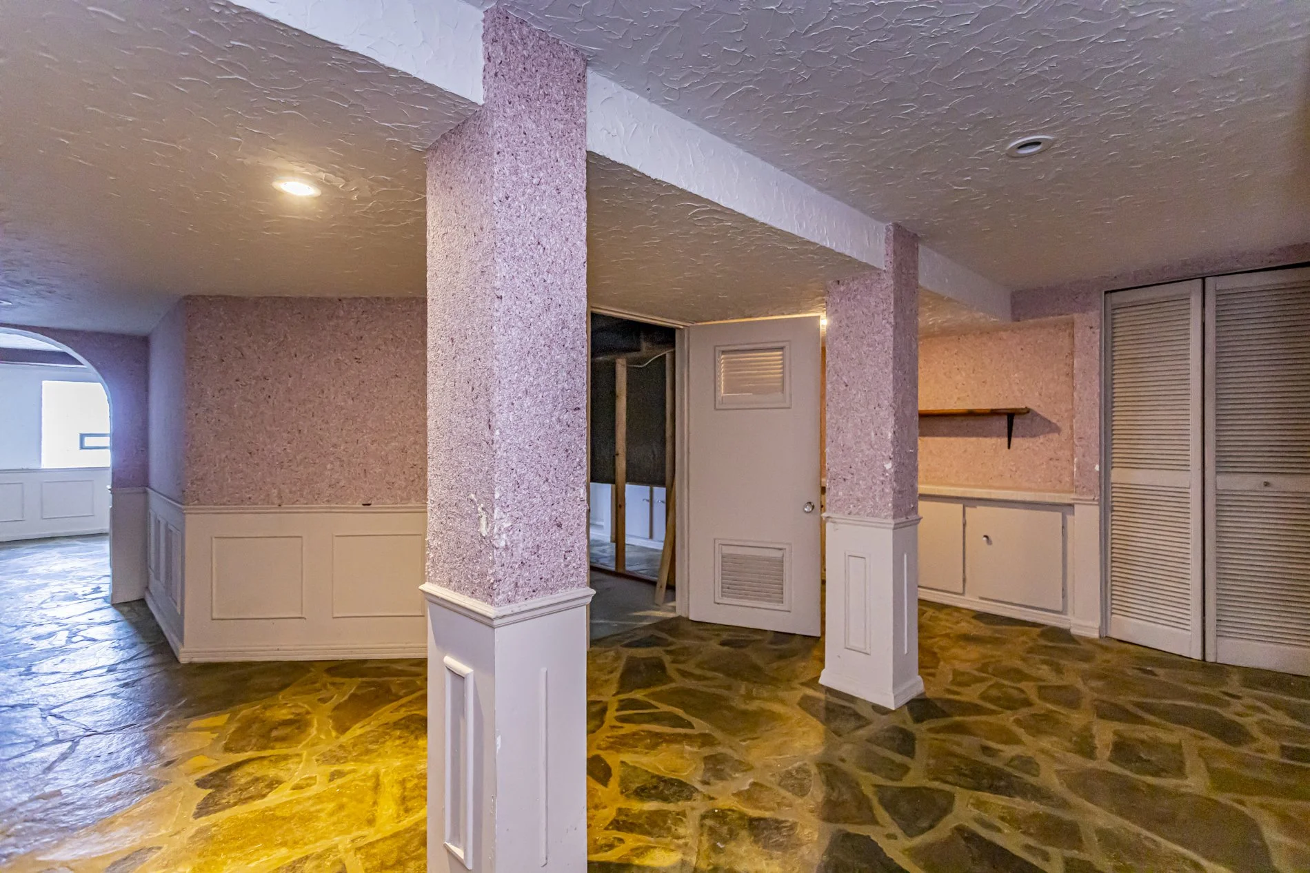 545 Commissioners Rd W_29.JPG