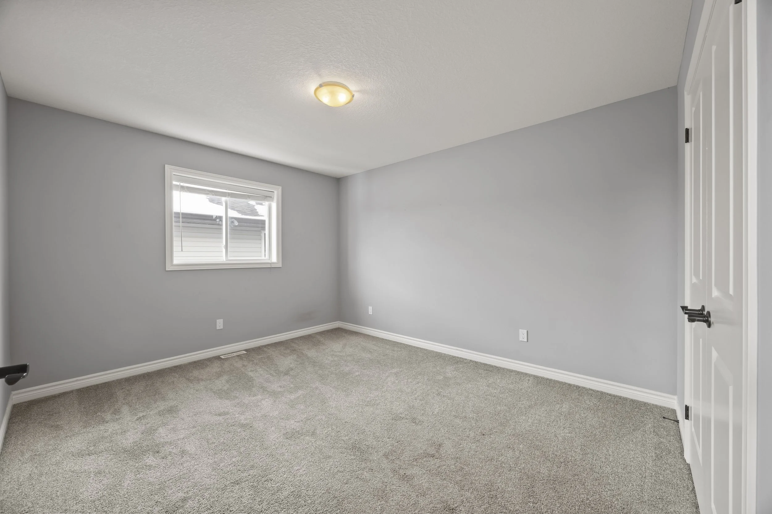 471 Sophia Cres -30.JPG