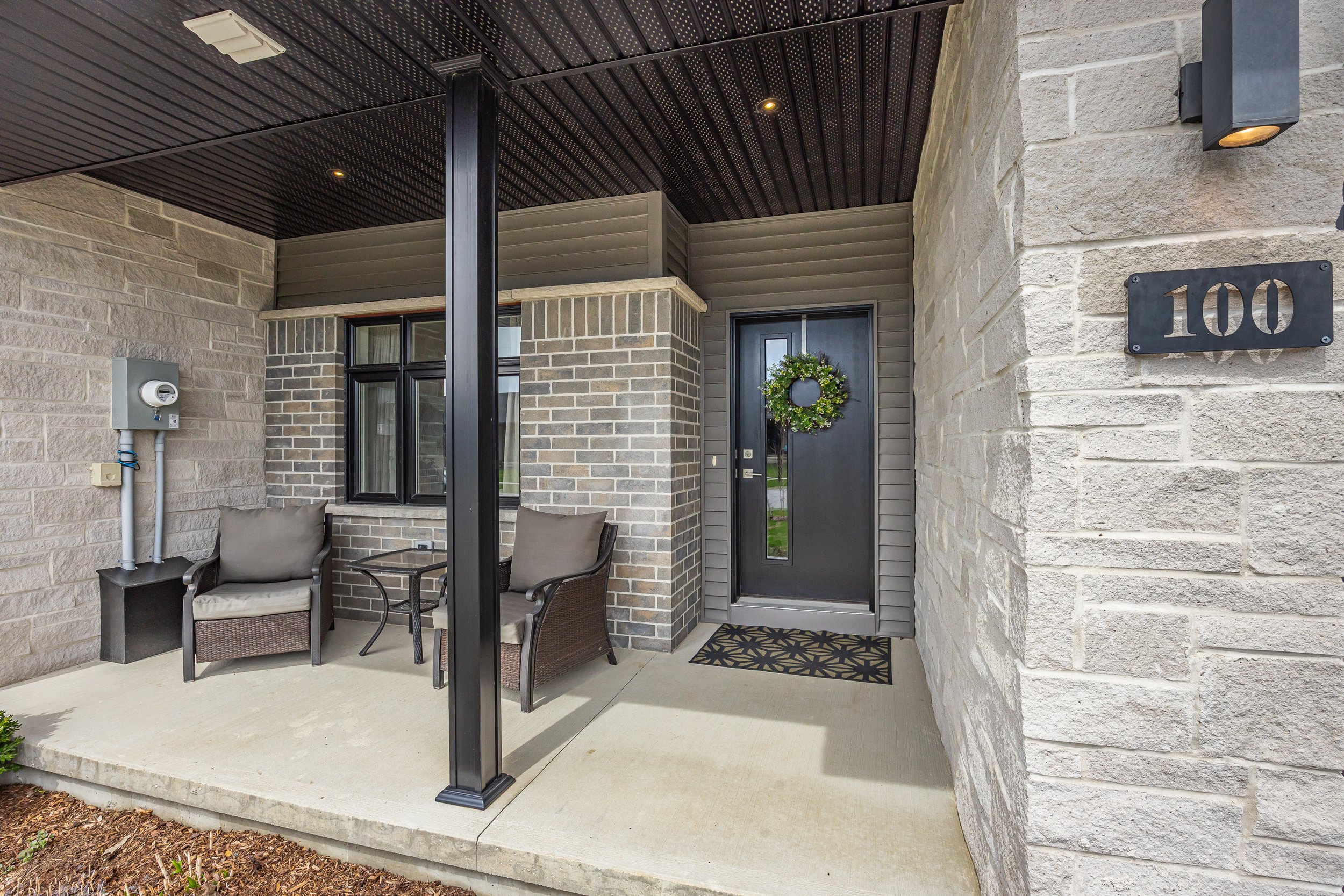 100 Rowe Ave -05.jpg