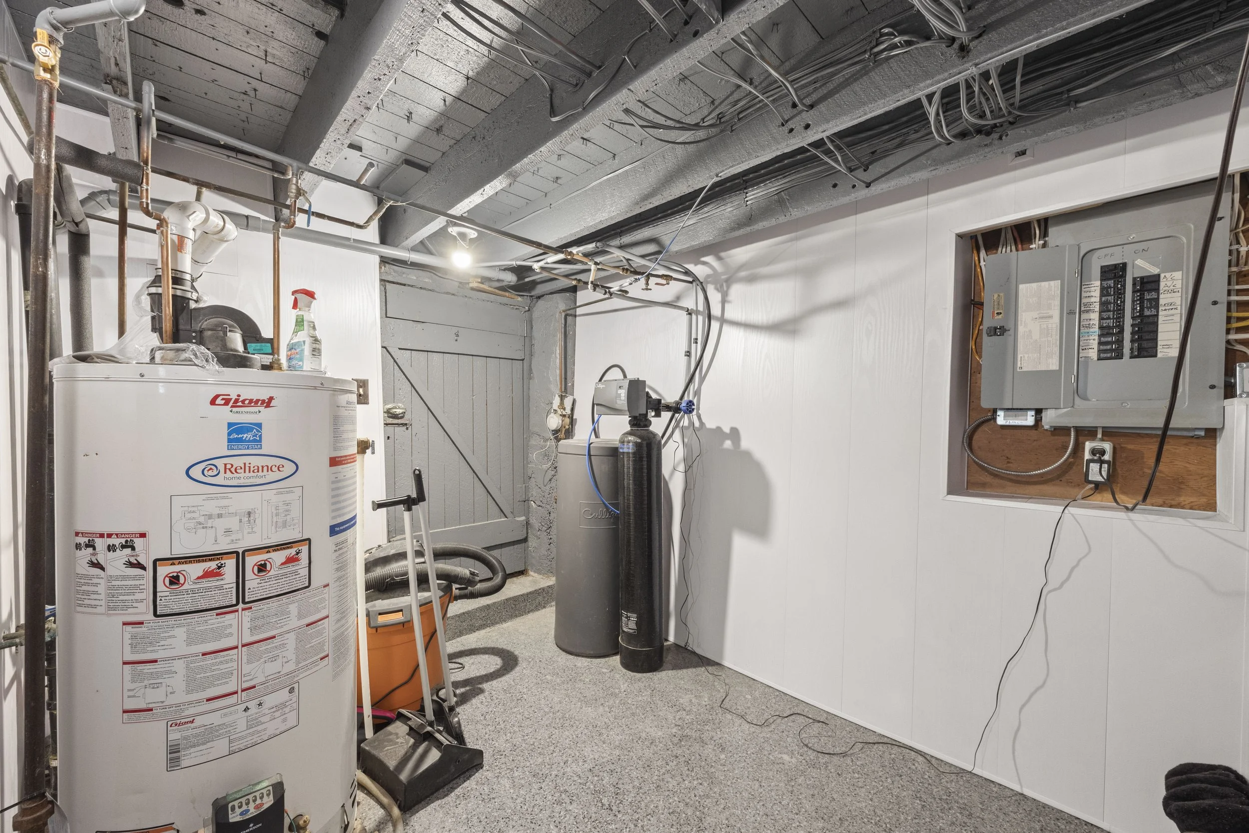 152 Wonham St S -35.jpg