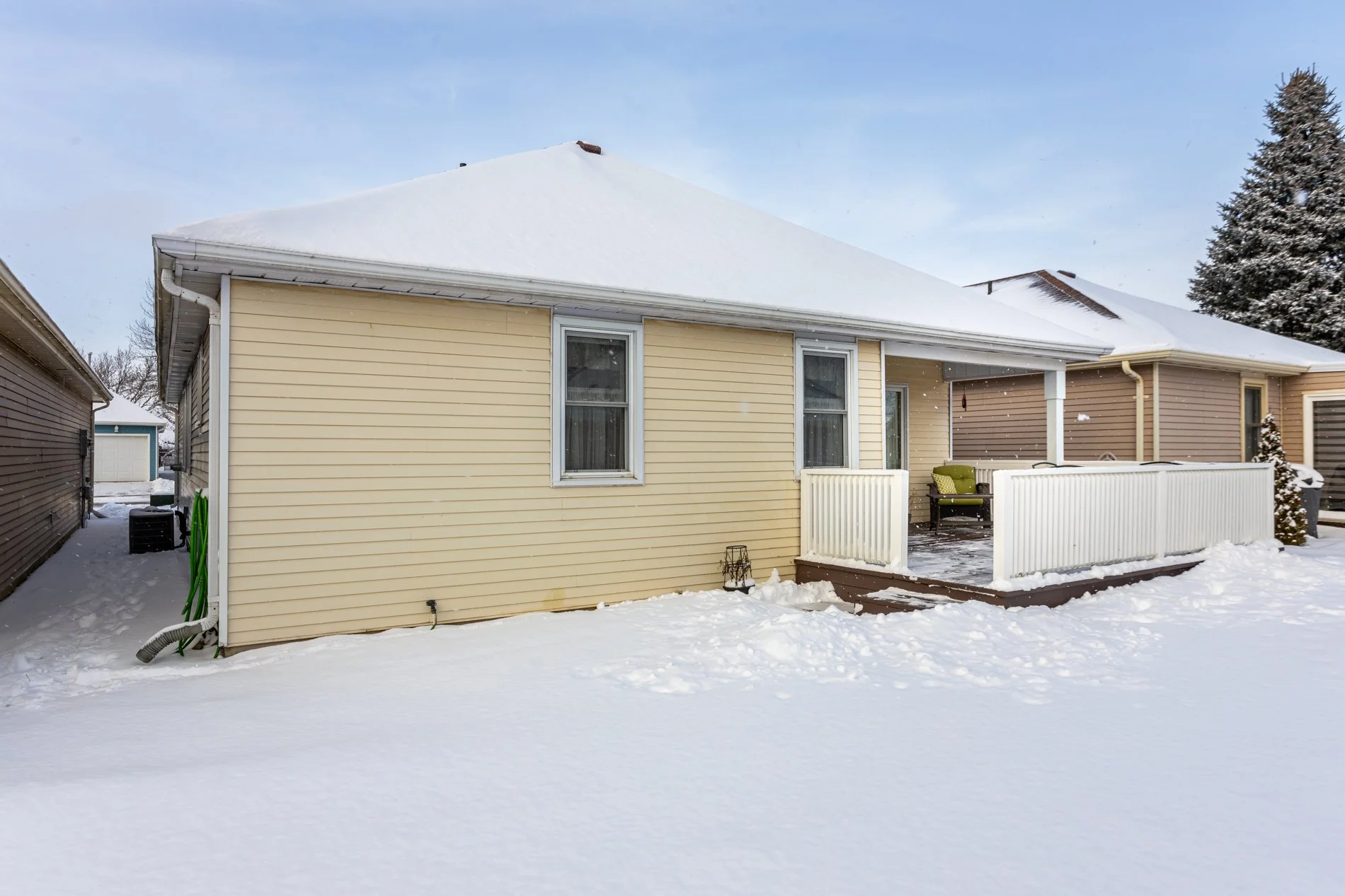 60 Hawkins Cres-36.jpg