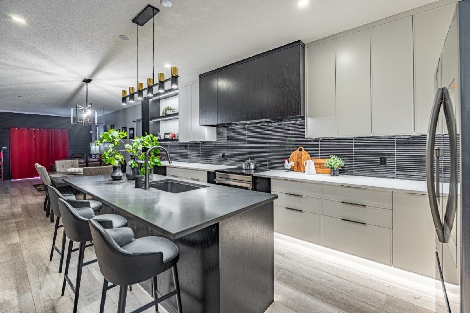 3229 Raleigh Cres-25.jpg