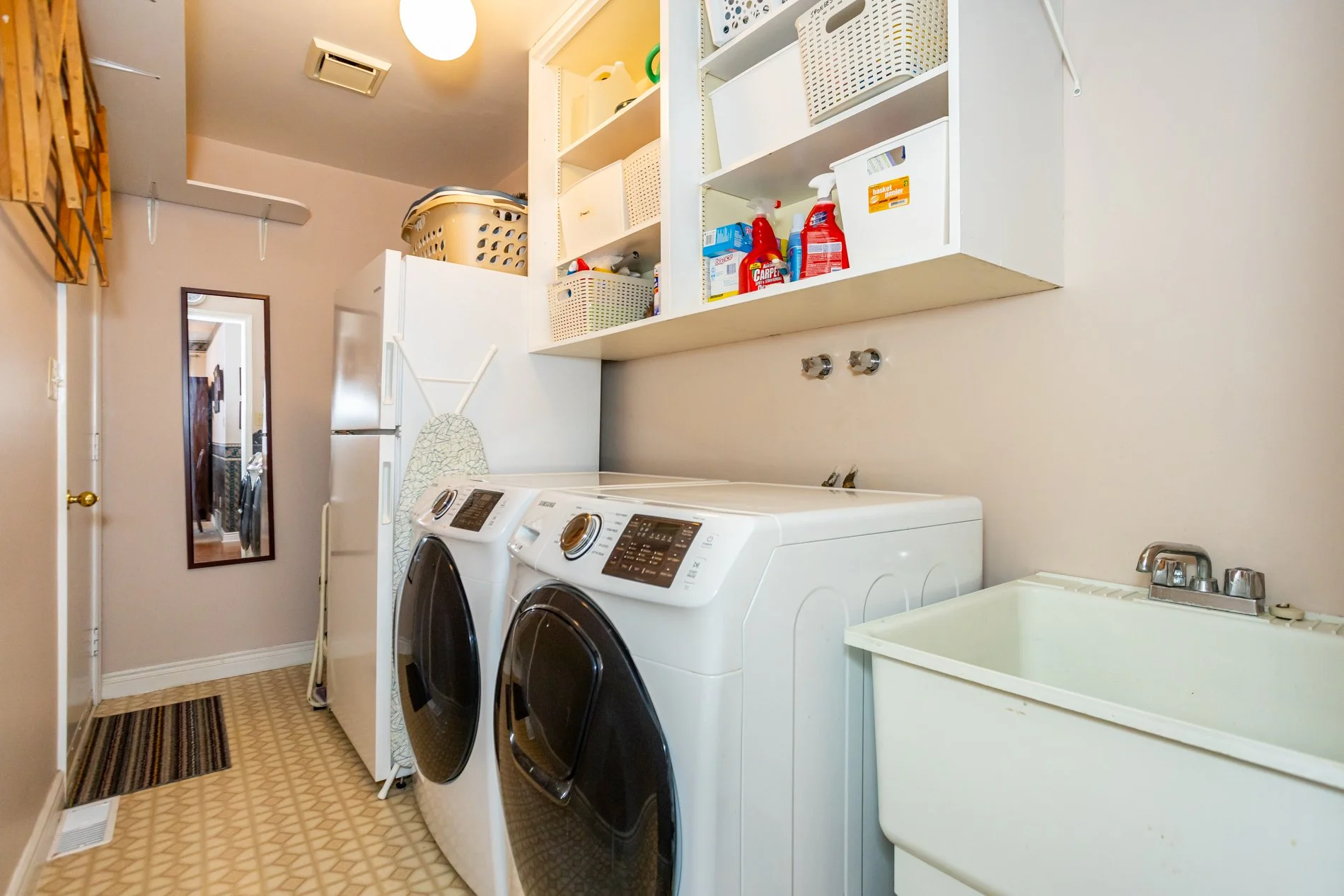 60 Hawkins Cres-33.jpg