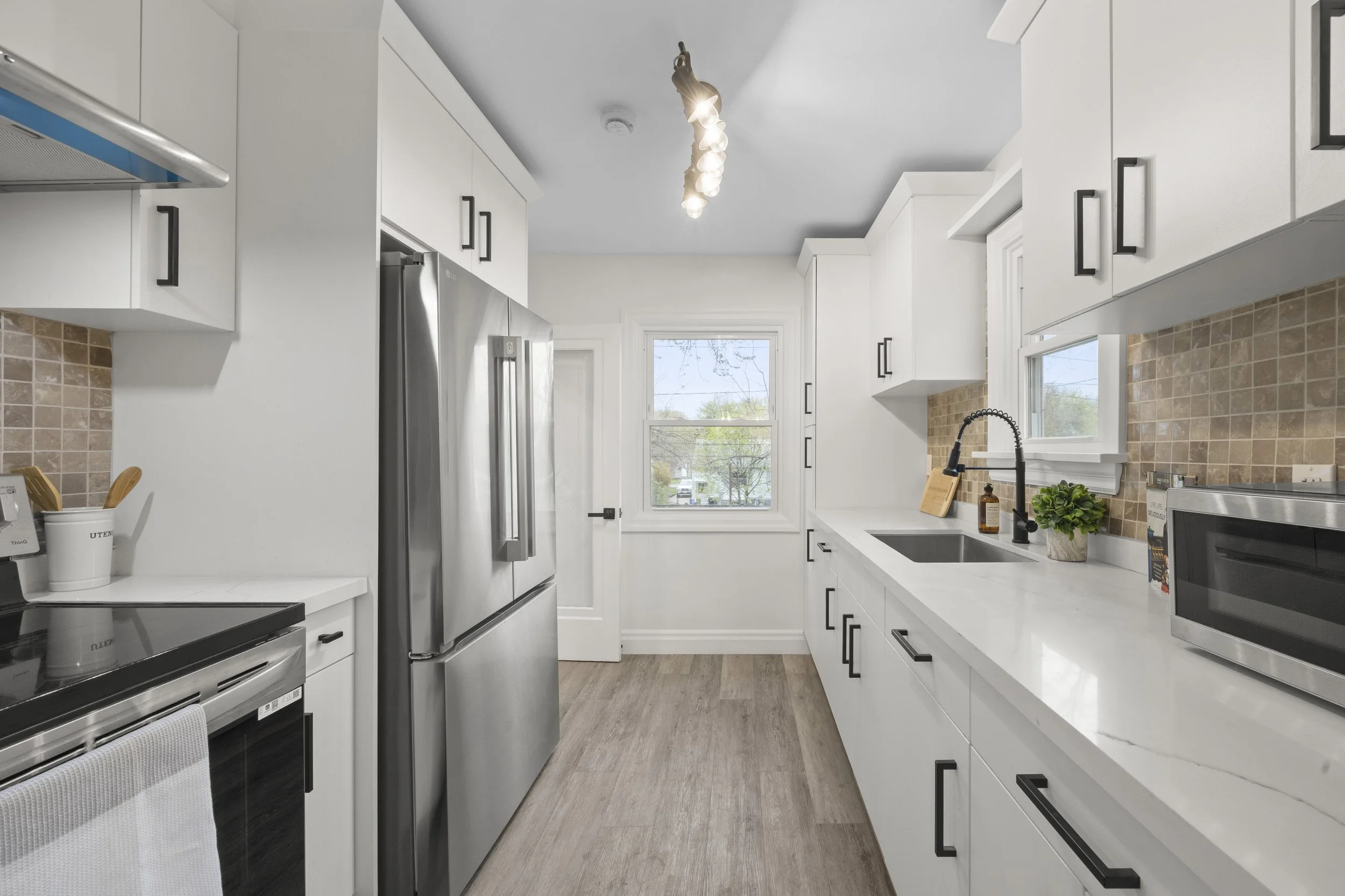 1326 Brydges St -14.JPG