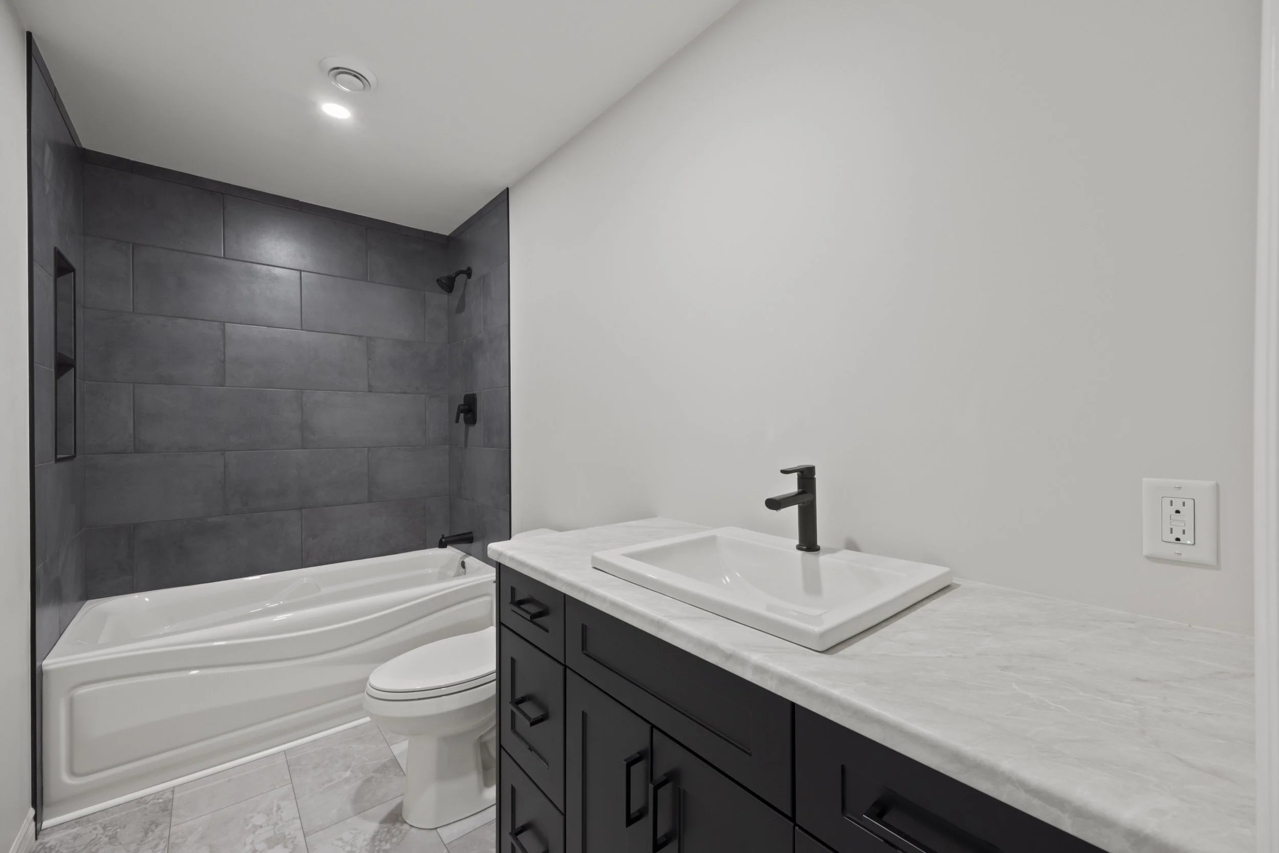 21 Middle St -38.JPG