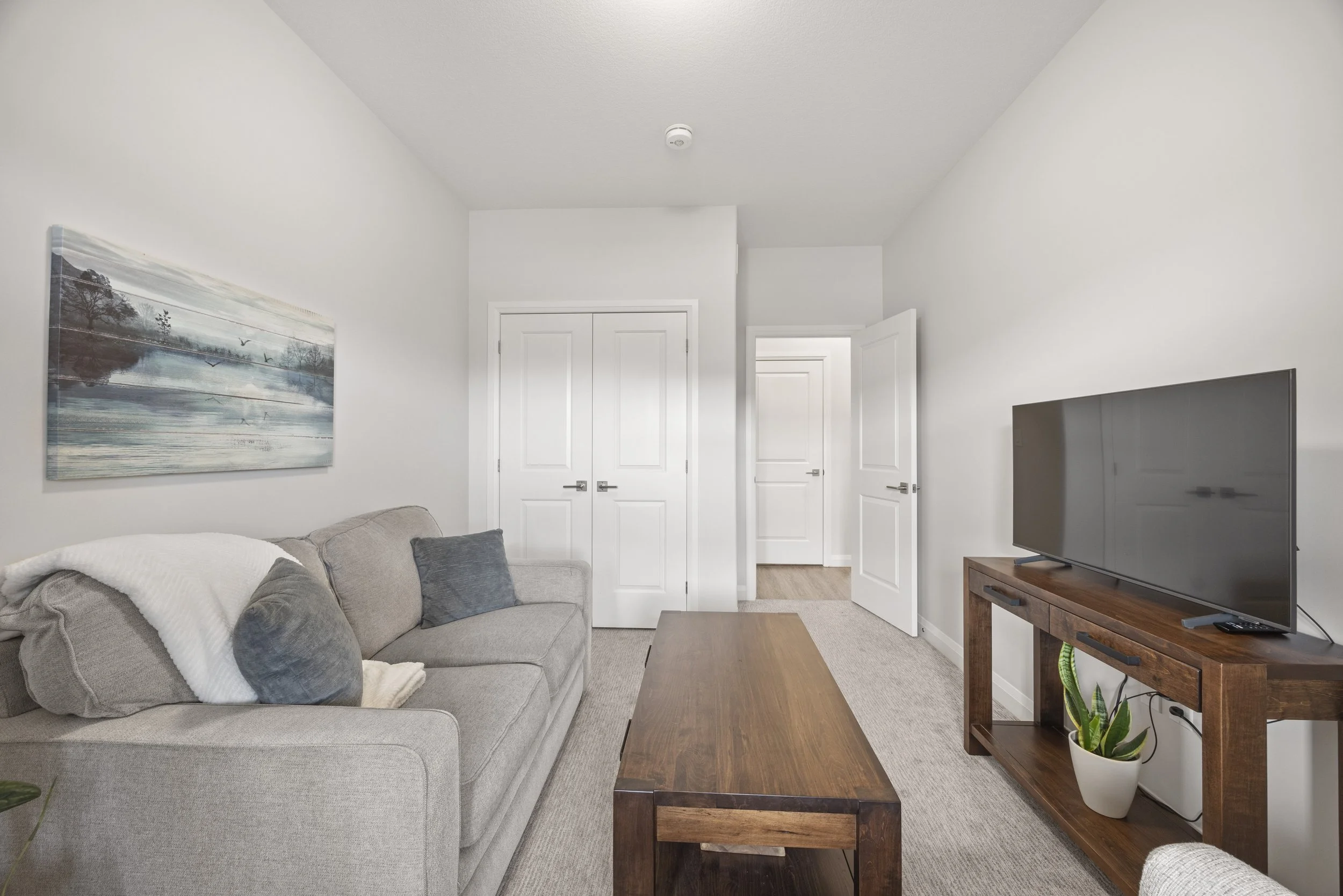 100 Rowe Ave -27.JPG