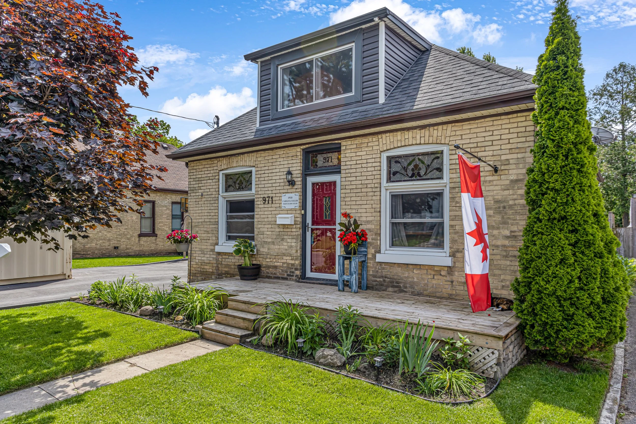 971 Hackett St-3.jpg