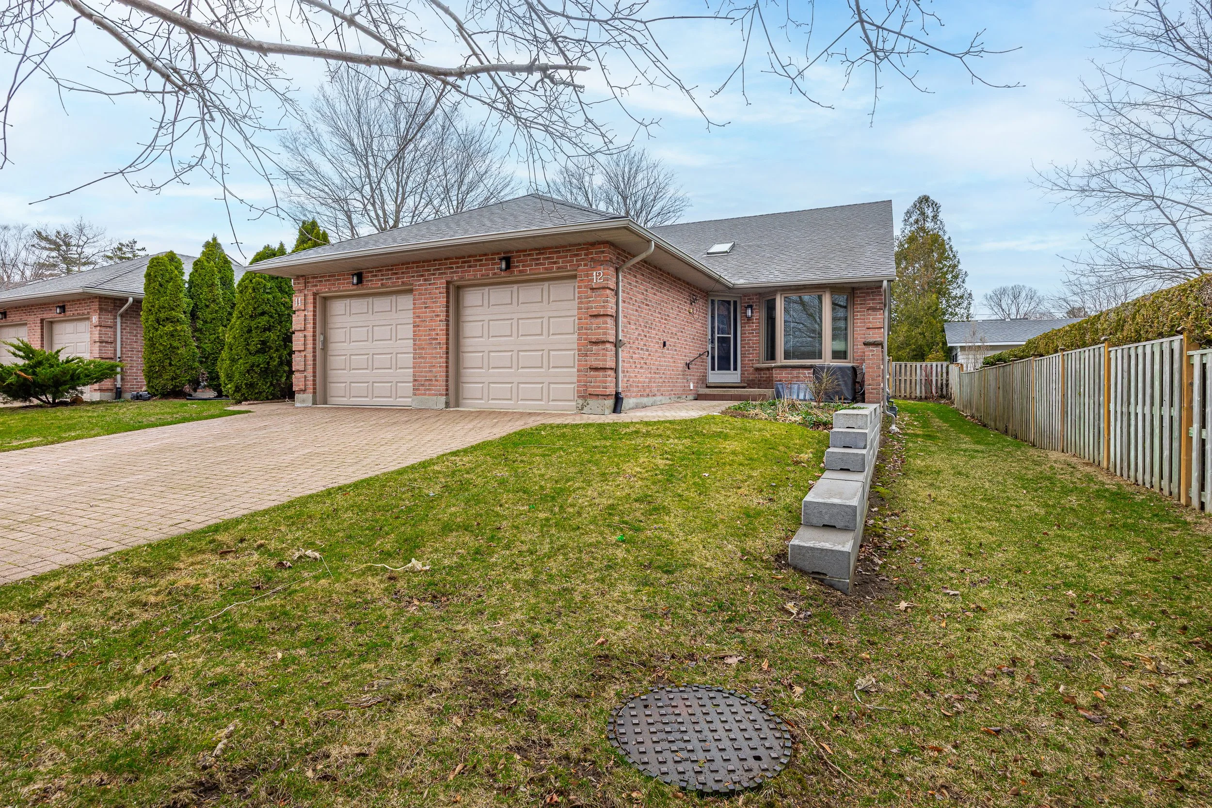 12-90 Ontario St S -01.jpg