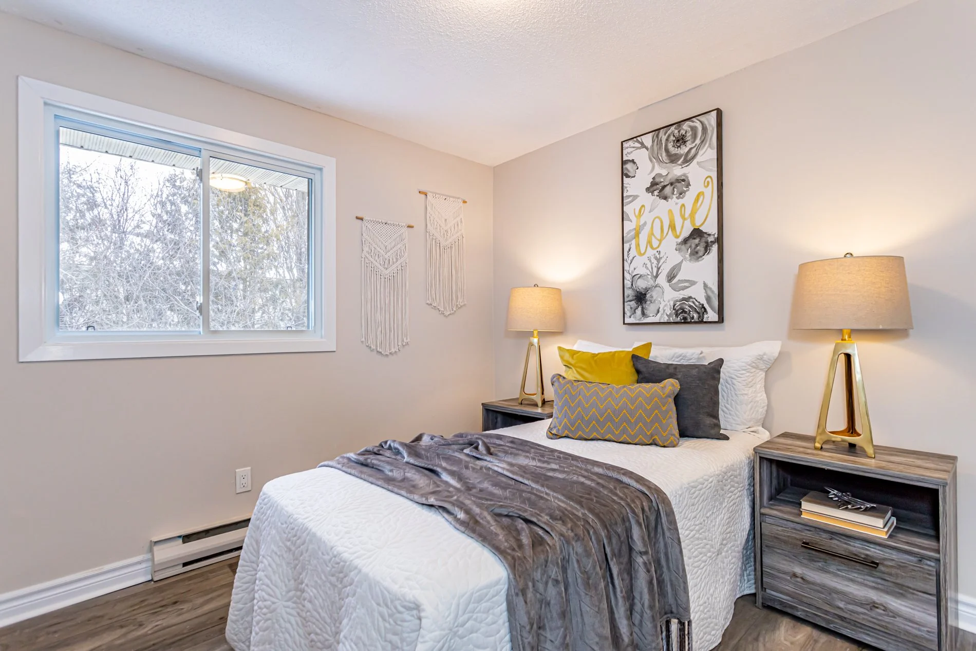 42-355 Sandringham Cres-23.jpg