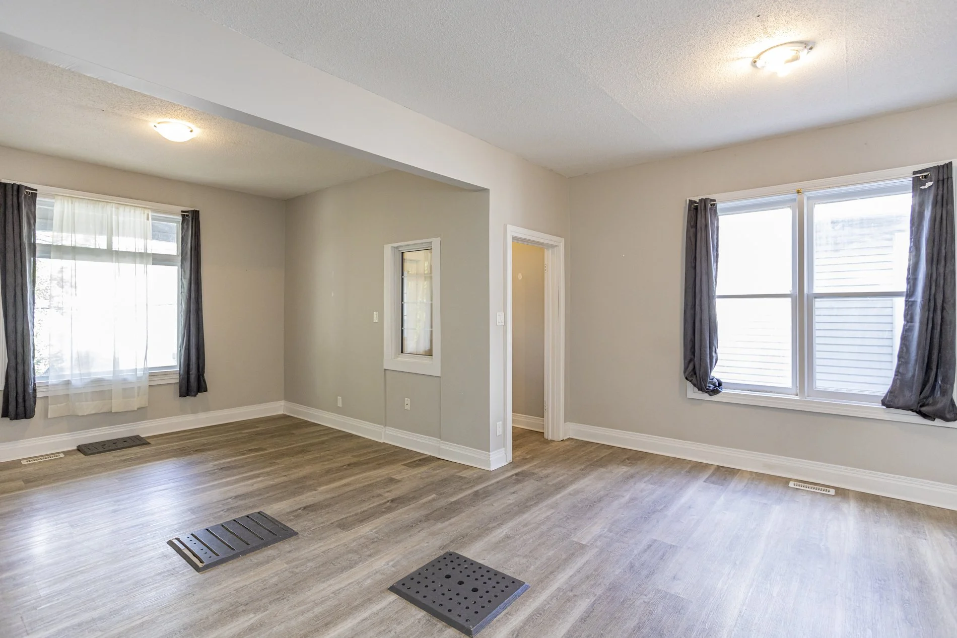 621 Dufferin Ave_05.JPG