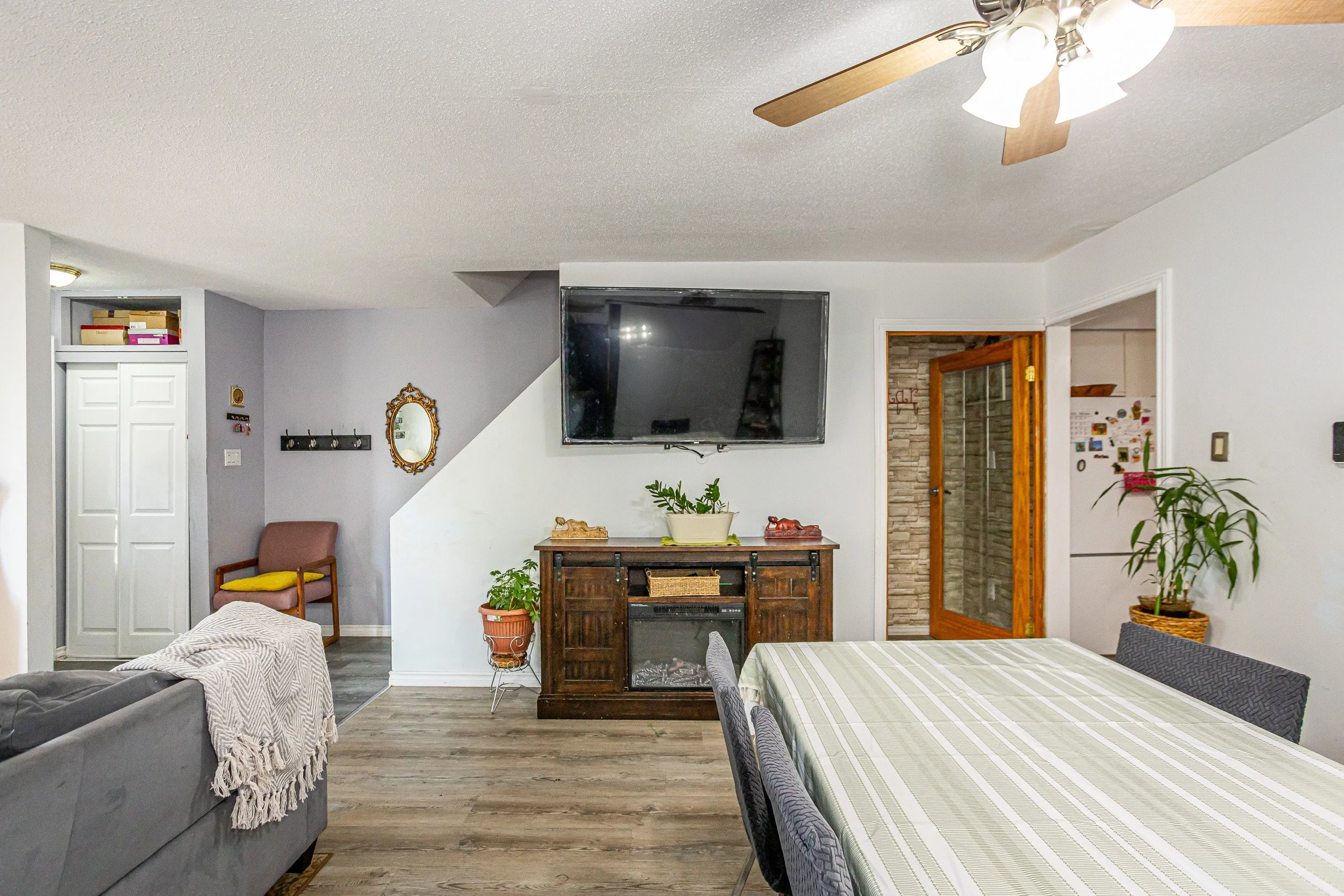 22-311 Vesta Rd-13.jpg