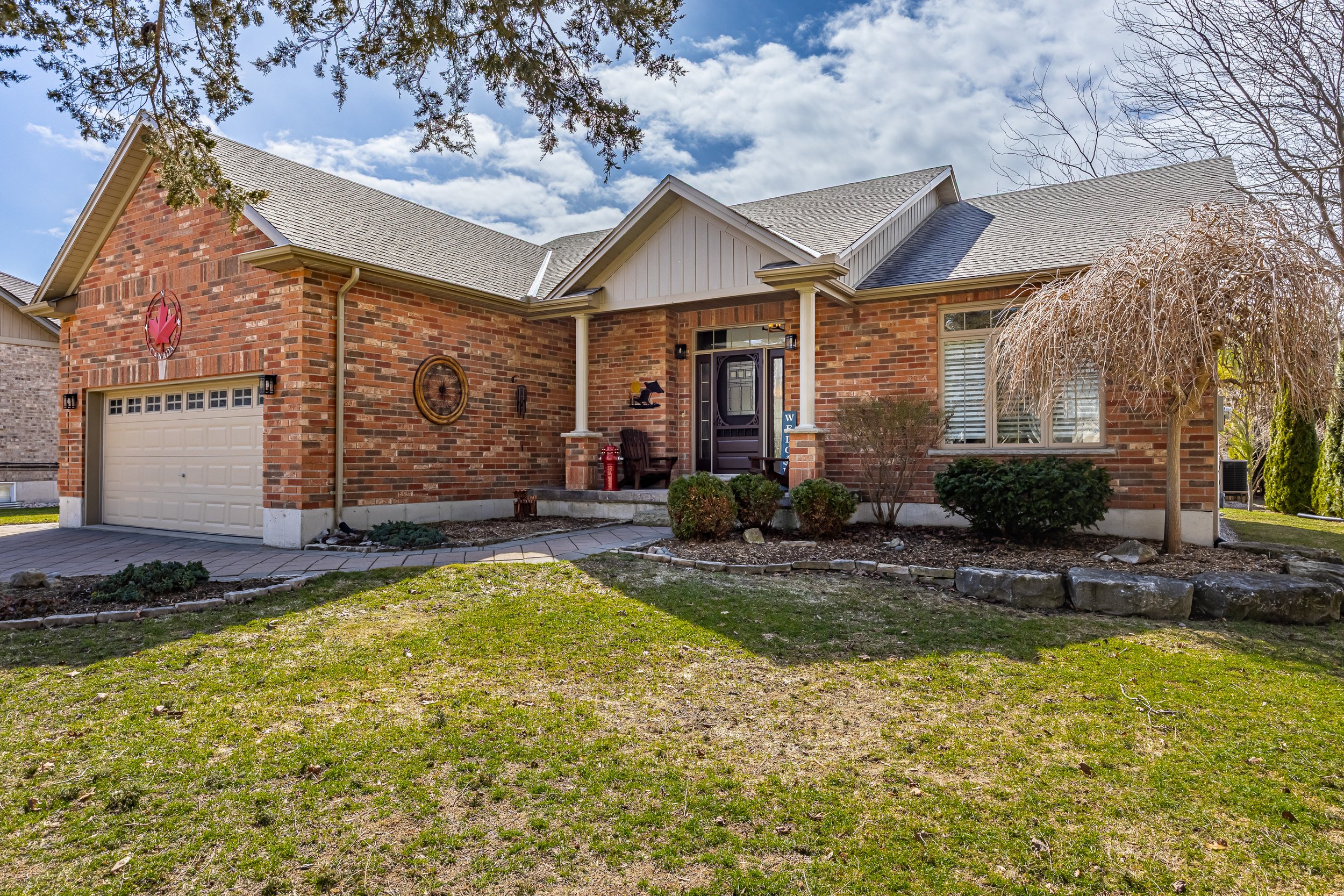 10159 Meadowlily Cres -01.jpg