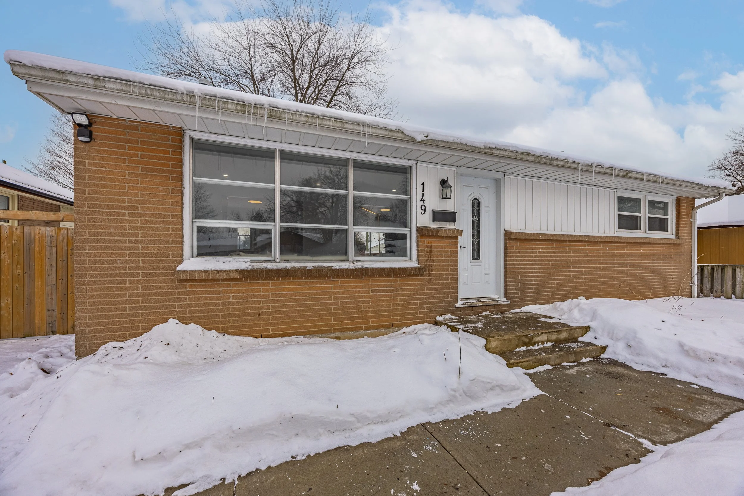 149 Jasper Cres -01.jpg