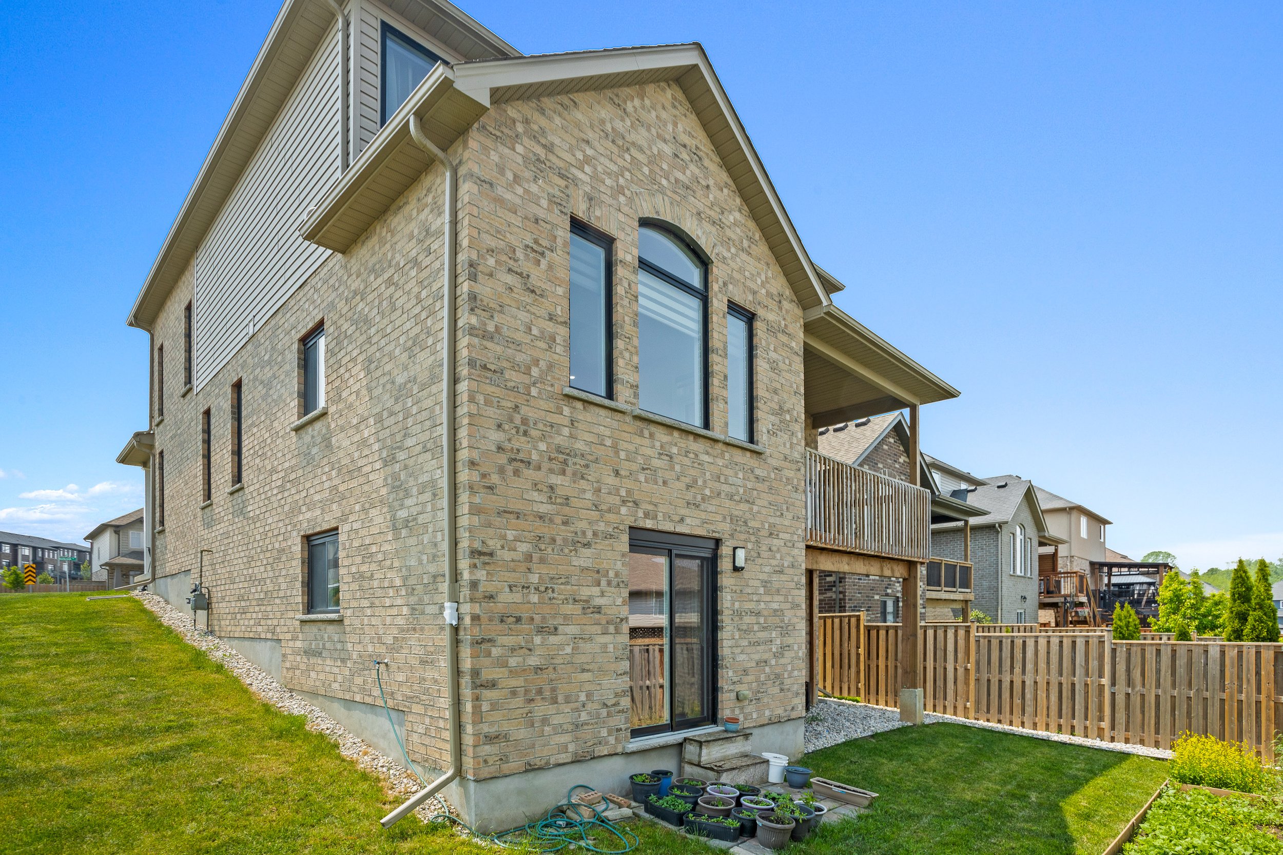 2564 Holbrook Dr-40.jpg