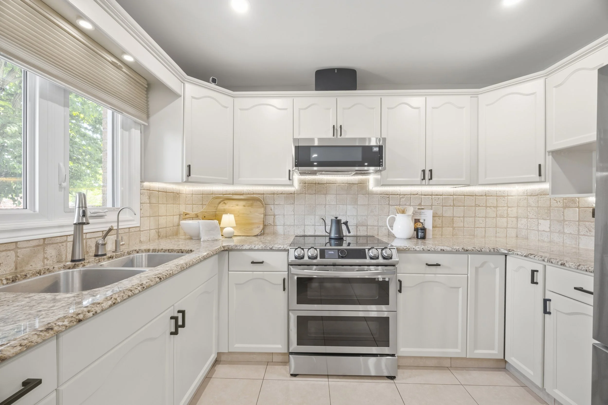 245 Ensign Cres -19.JPG