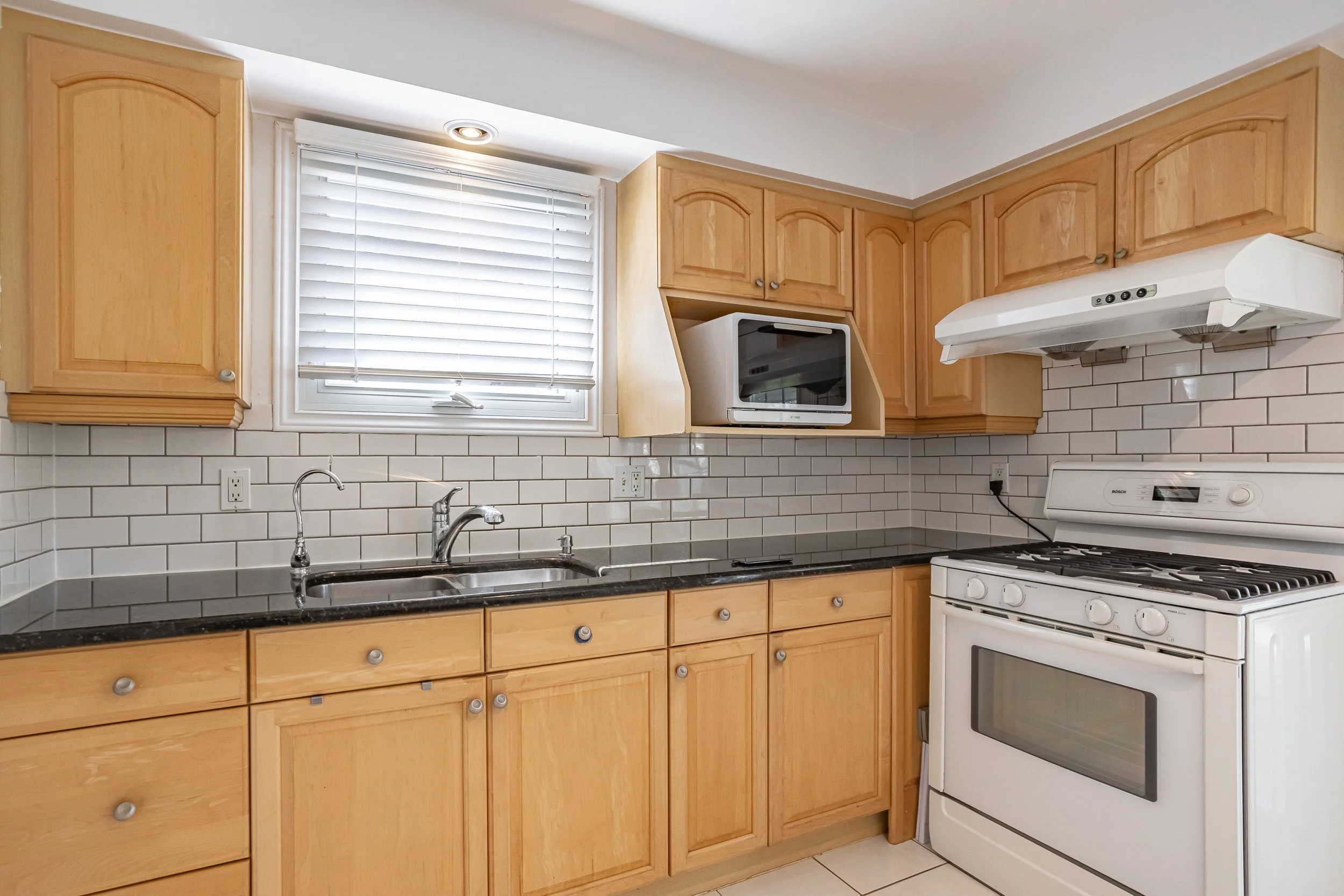 107 Ardsley Cres-14.jpg