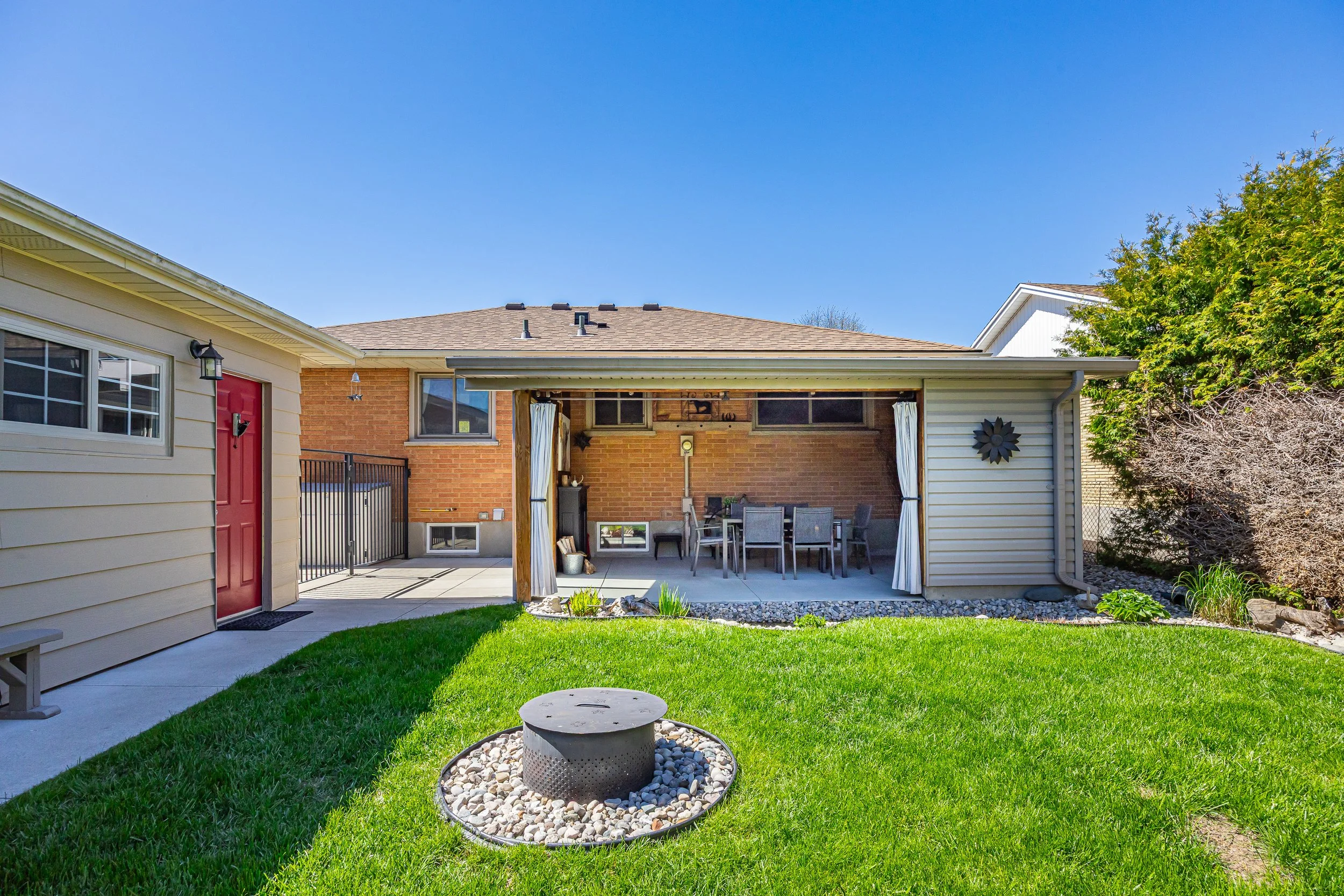 430 Magnolia Cres -48.jpg