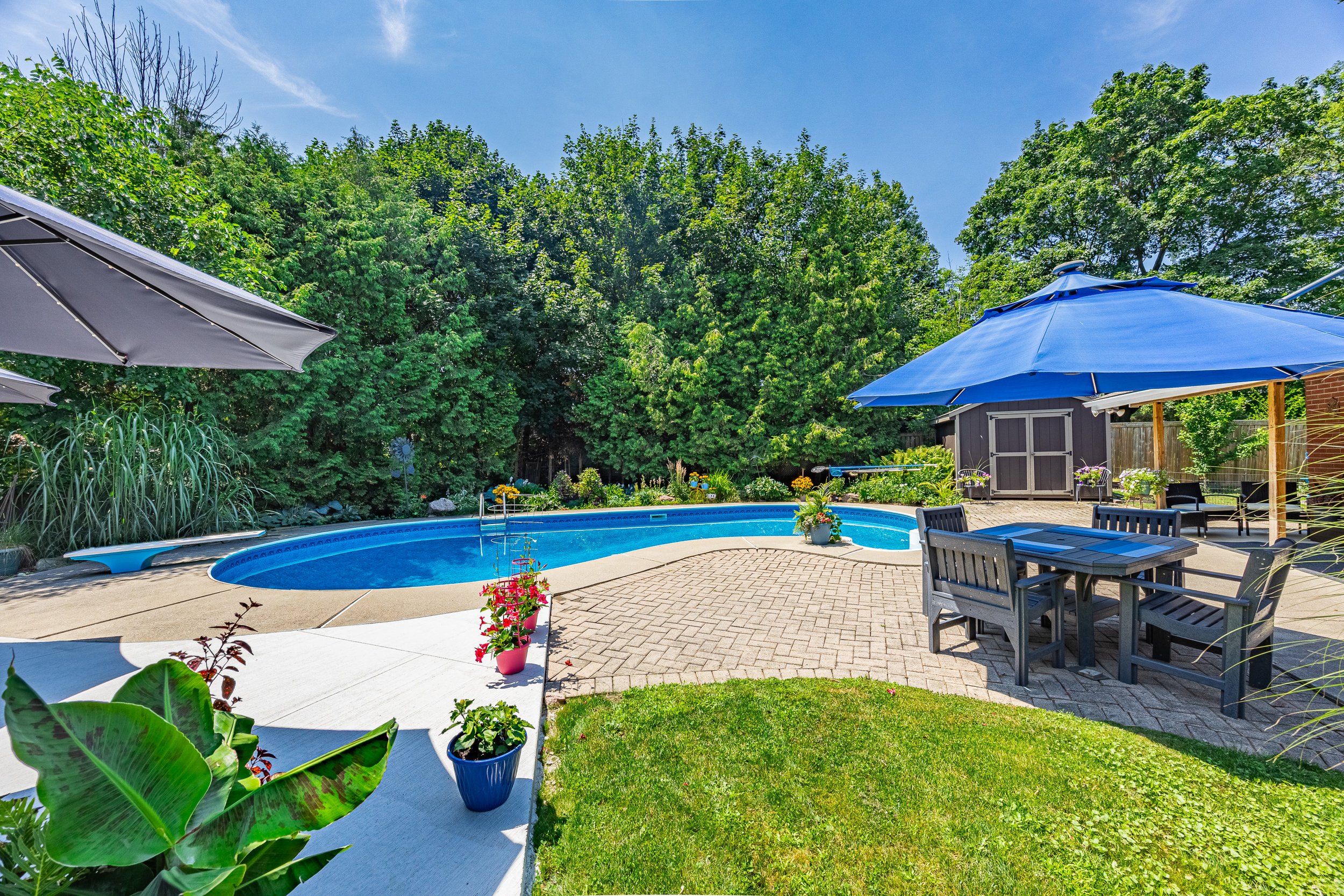219 Dundas St W -44.jpg