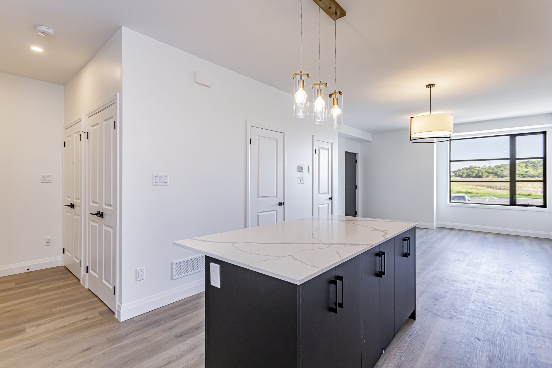 177-3900 Savoy St-Int_10.jpg