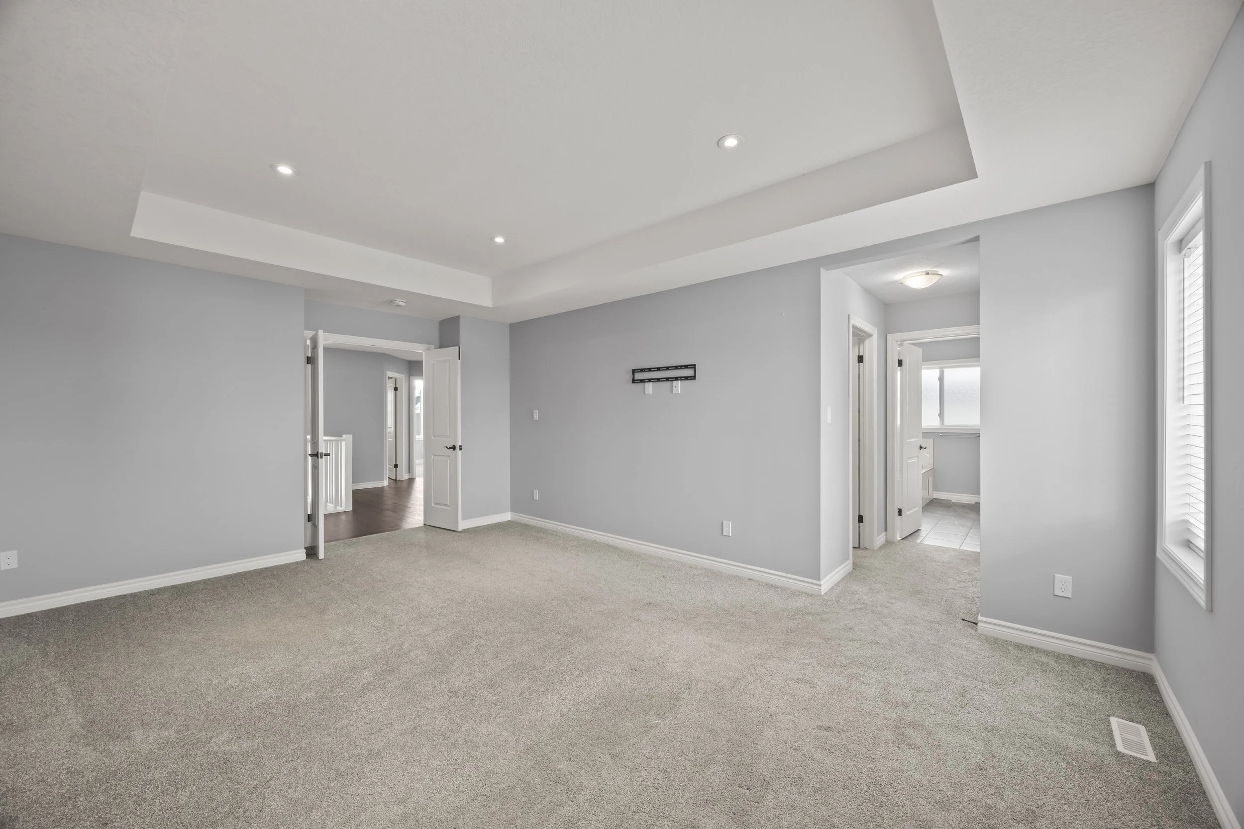 471 Sophia Cres -23.JPG