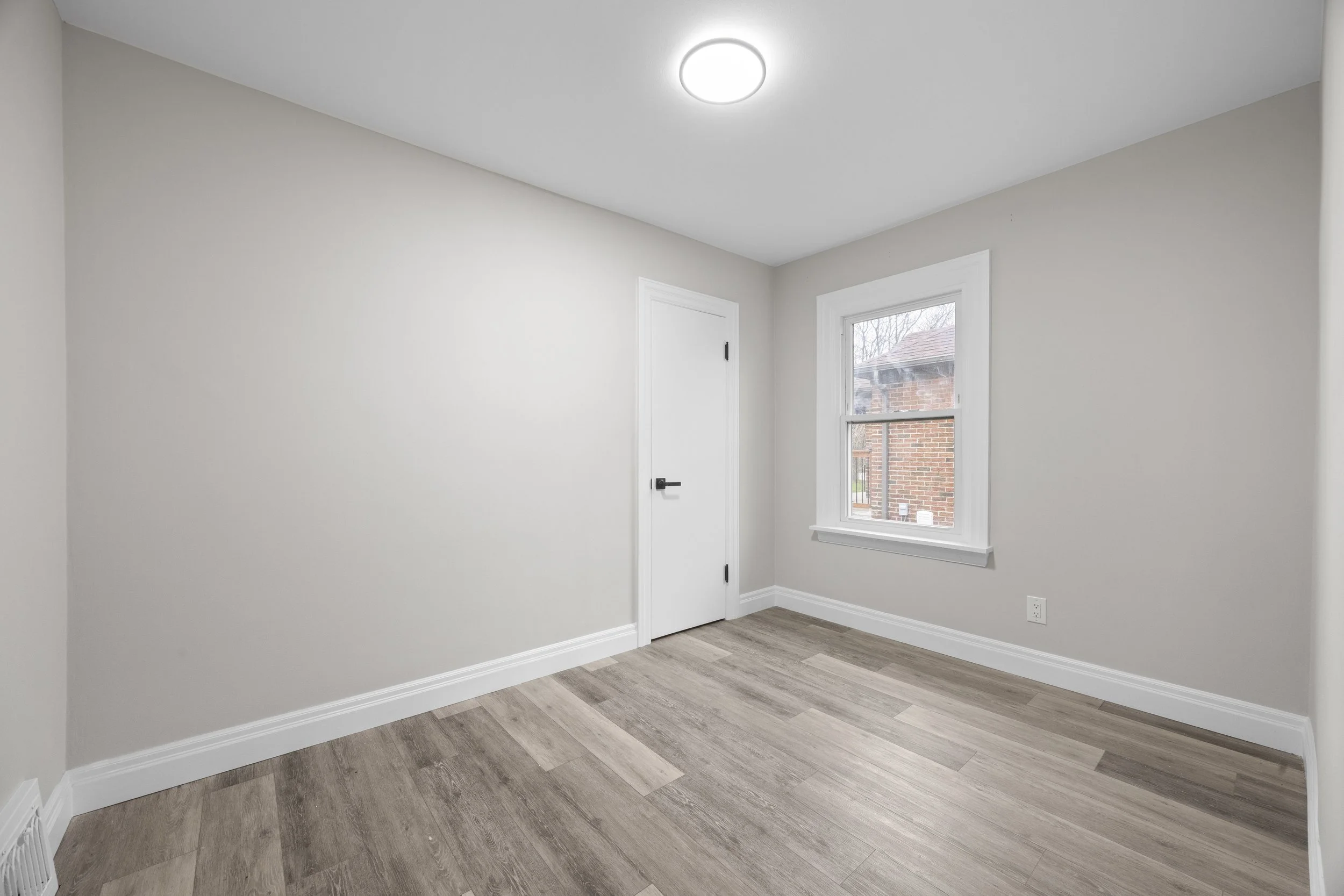 1326 Brydges St -19.JPG