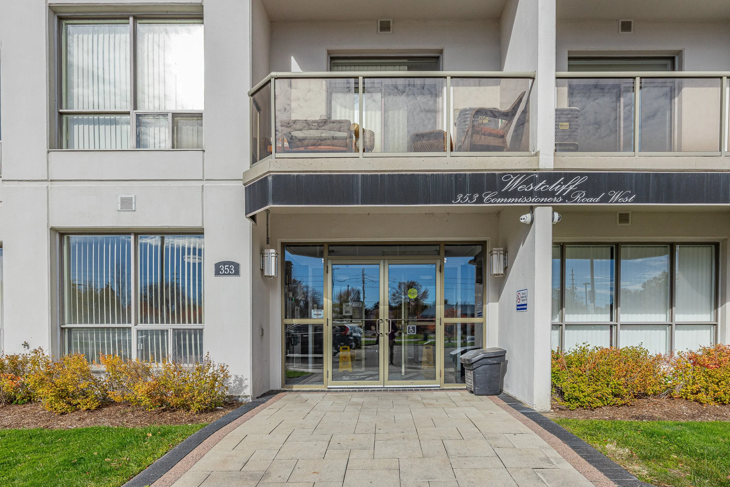 1104-353 Commissioners Rd W -04.jpg