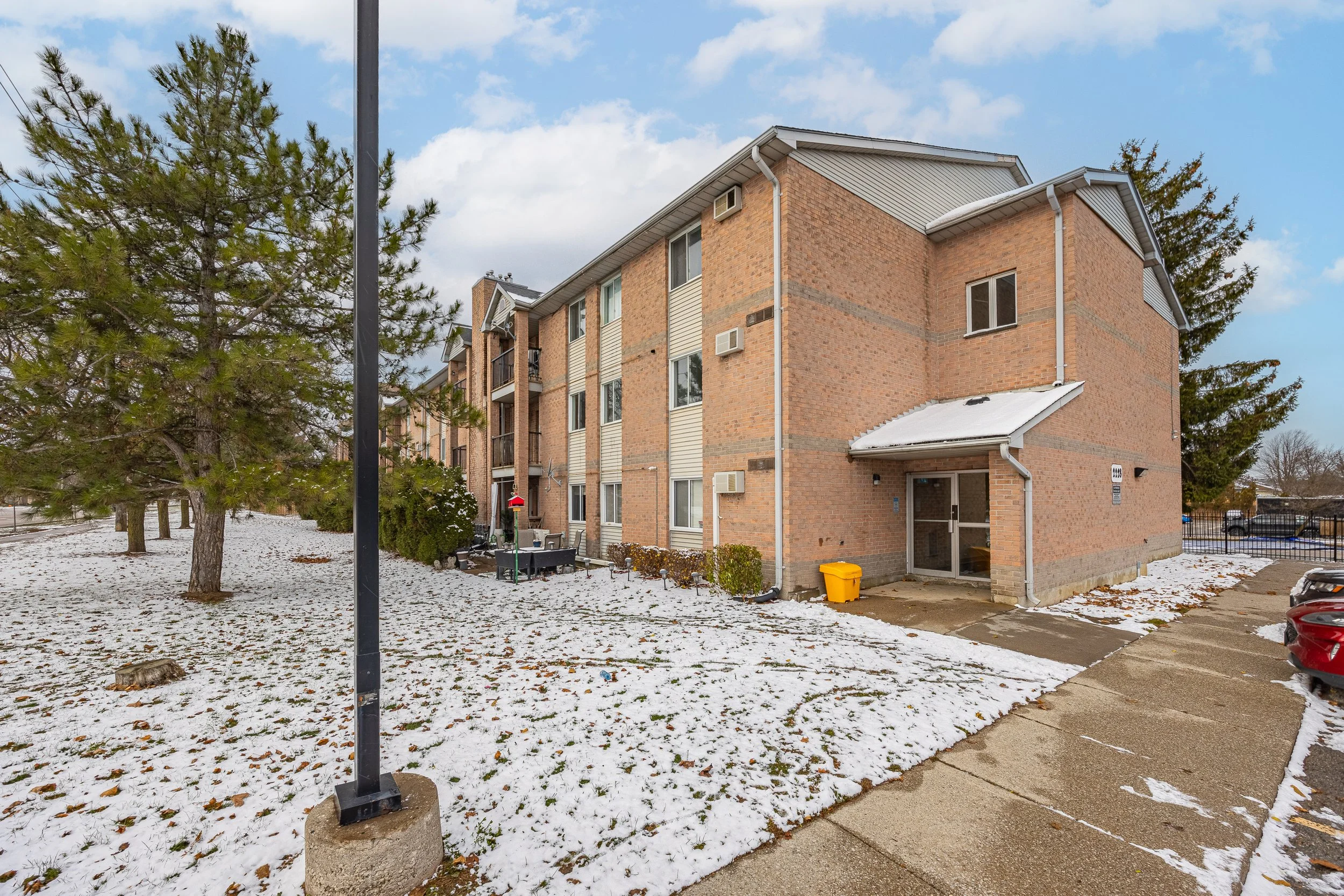 208 - 2228 Trafalgar St -01.jpg