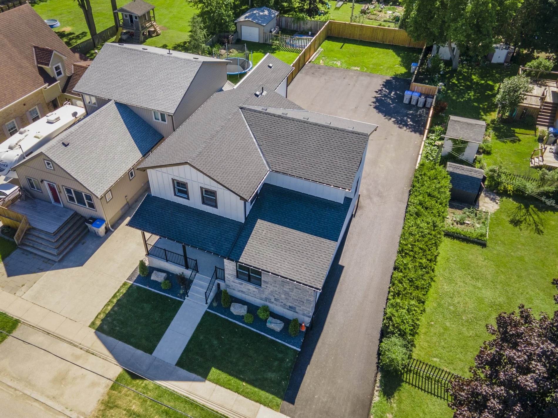 285 William St - Exteriors_17.JPG