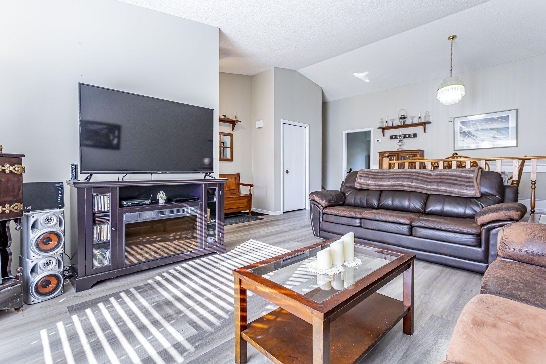 89 Midale Cres_12.jpg