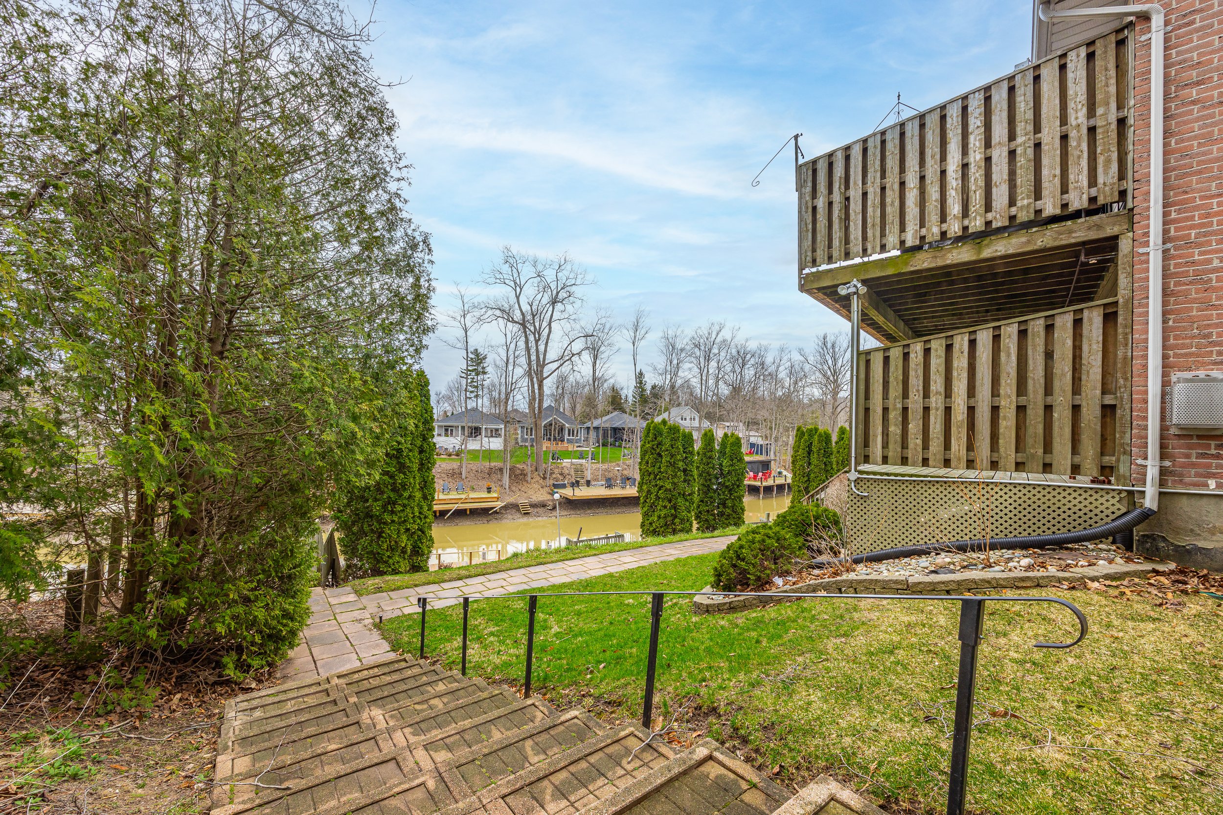 12-90 Ontario St S -40.jpg