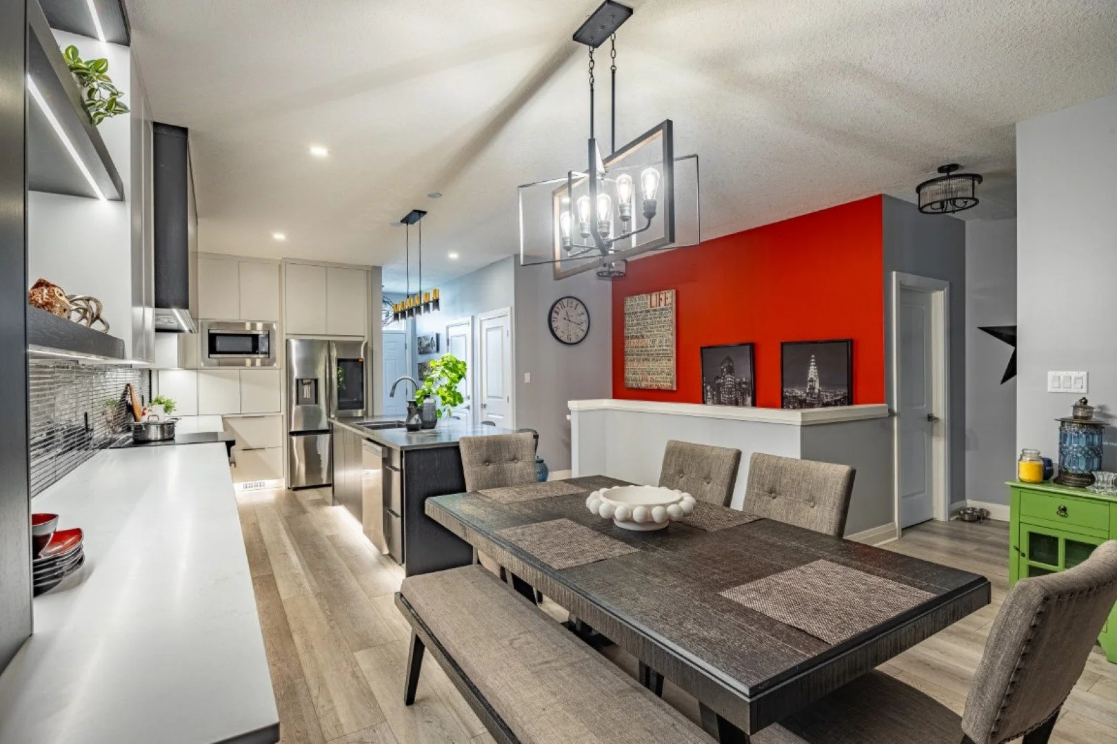 3229 Raleigh Cres-5.jpg