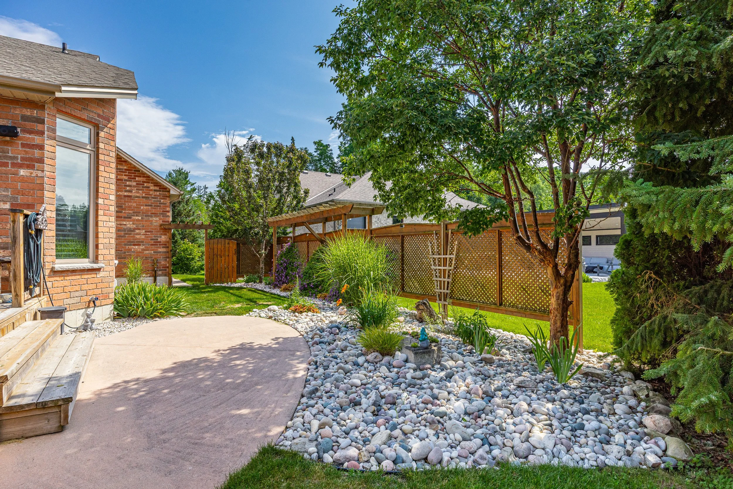 EXT UPDATE - 10159 Meadowlily Cres-14.jpg