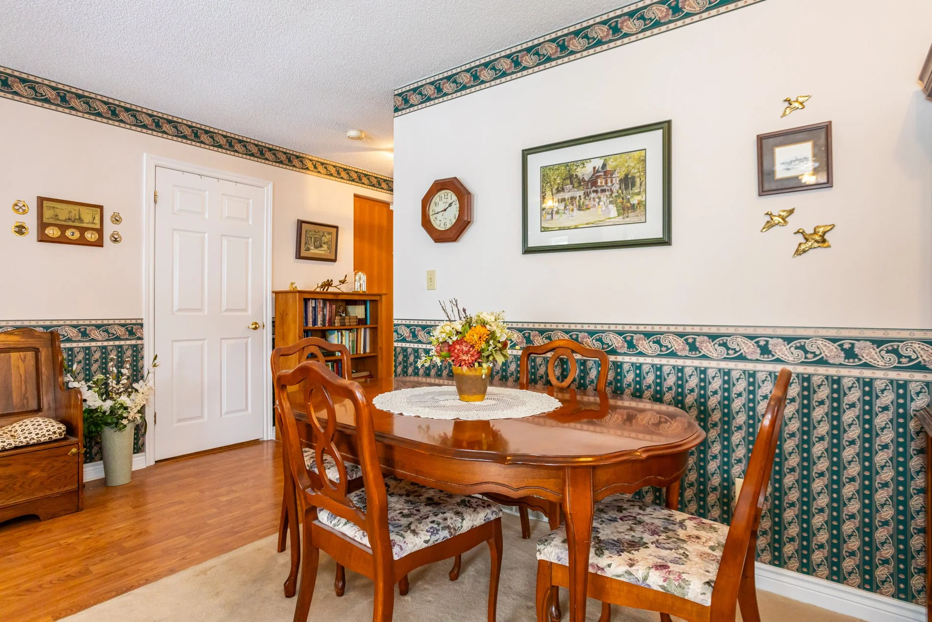 60 Hawkins Cres-15.jpg