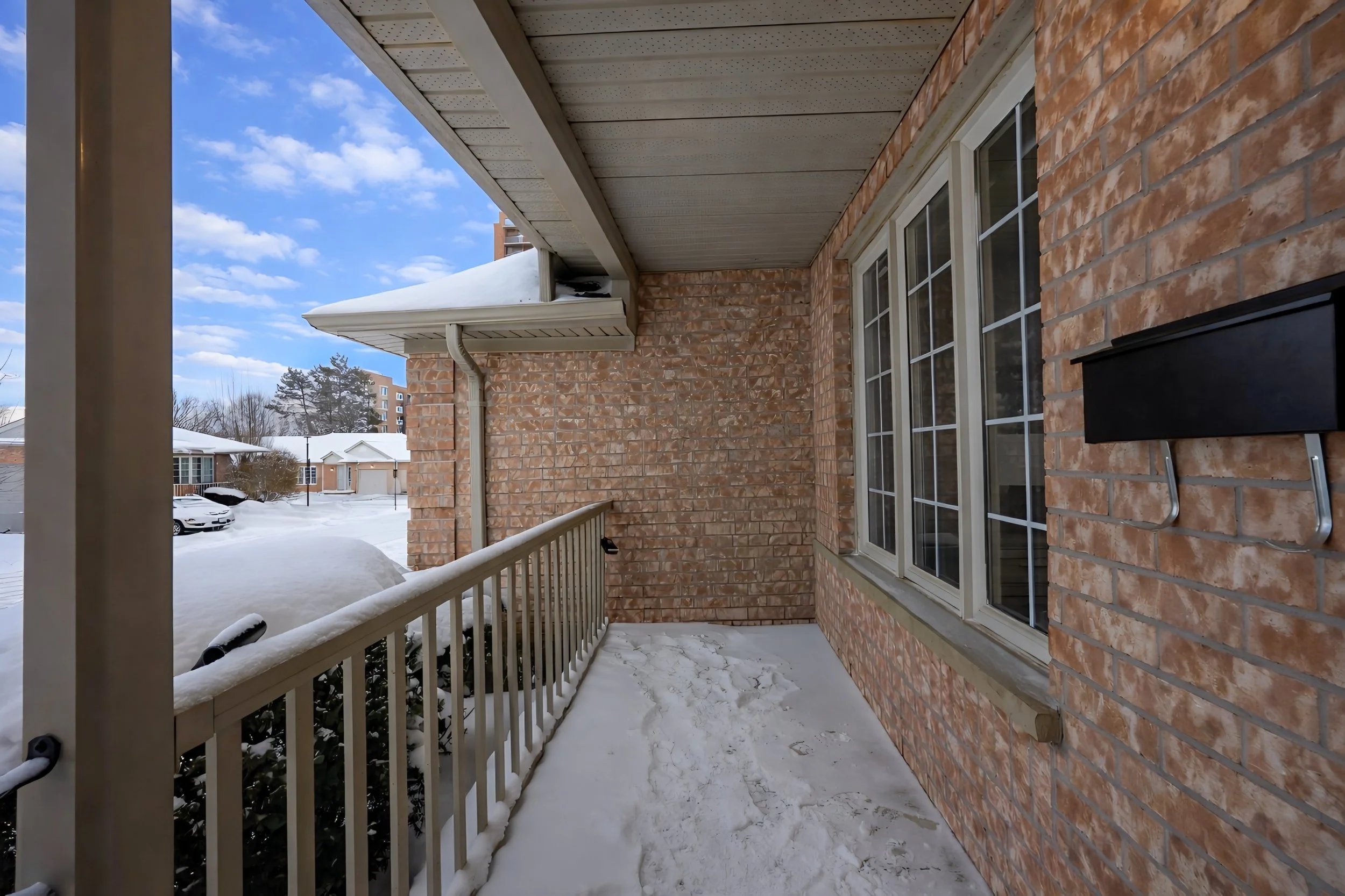 66-601 Grenfell Dr -03.jpg