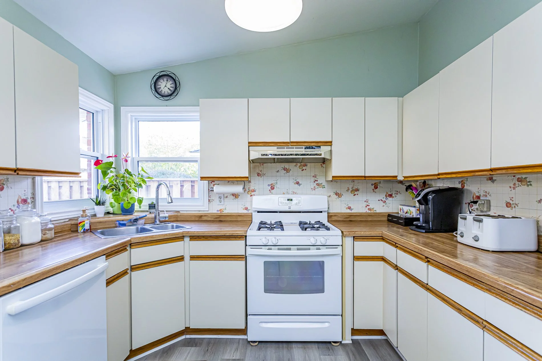 89 Midale Cres_18.jpg
