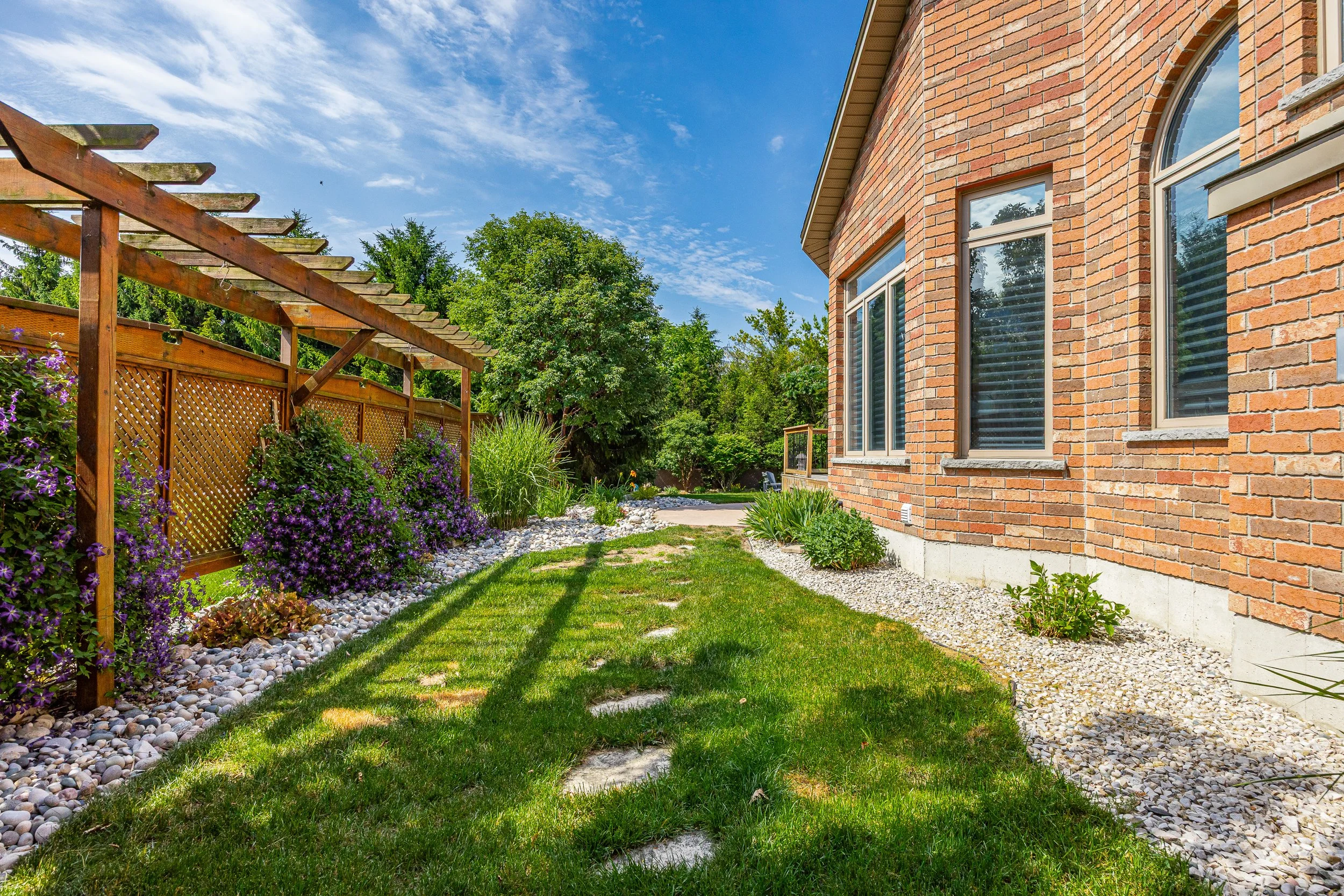 EXT UPDATE - 10159 Meadowlily Cres-13.jpg