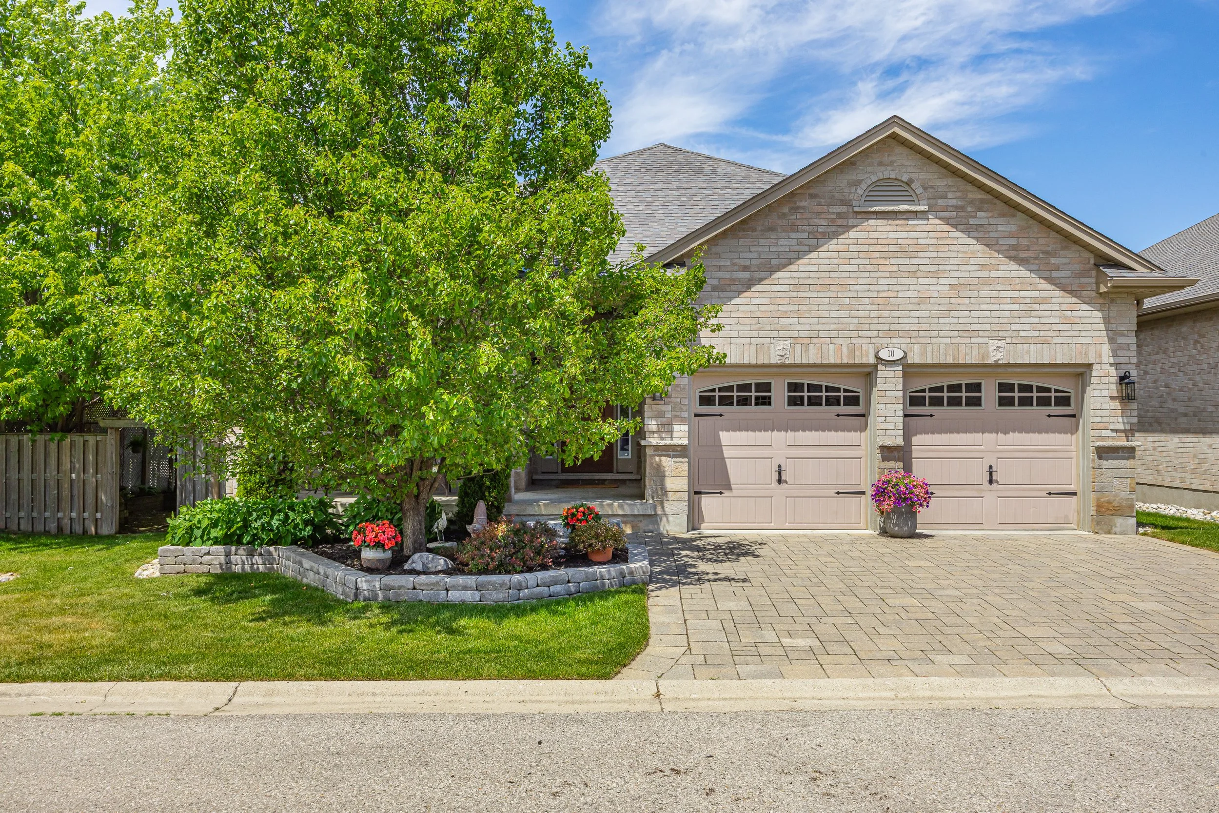 10-2080 Beaverbrook Ave -02.jpg