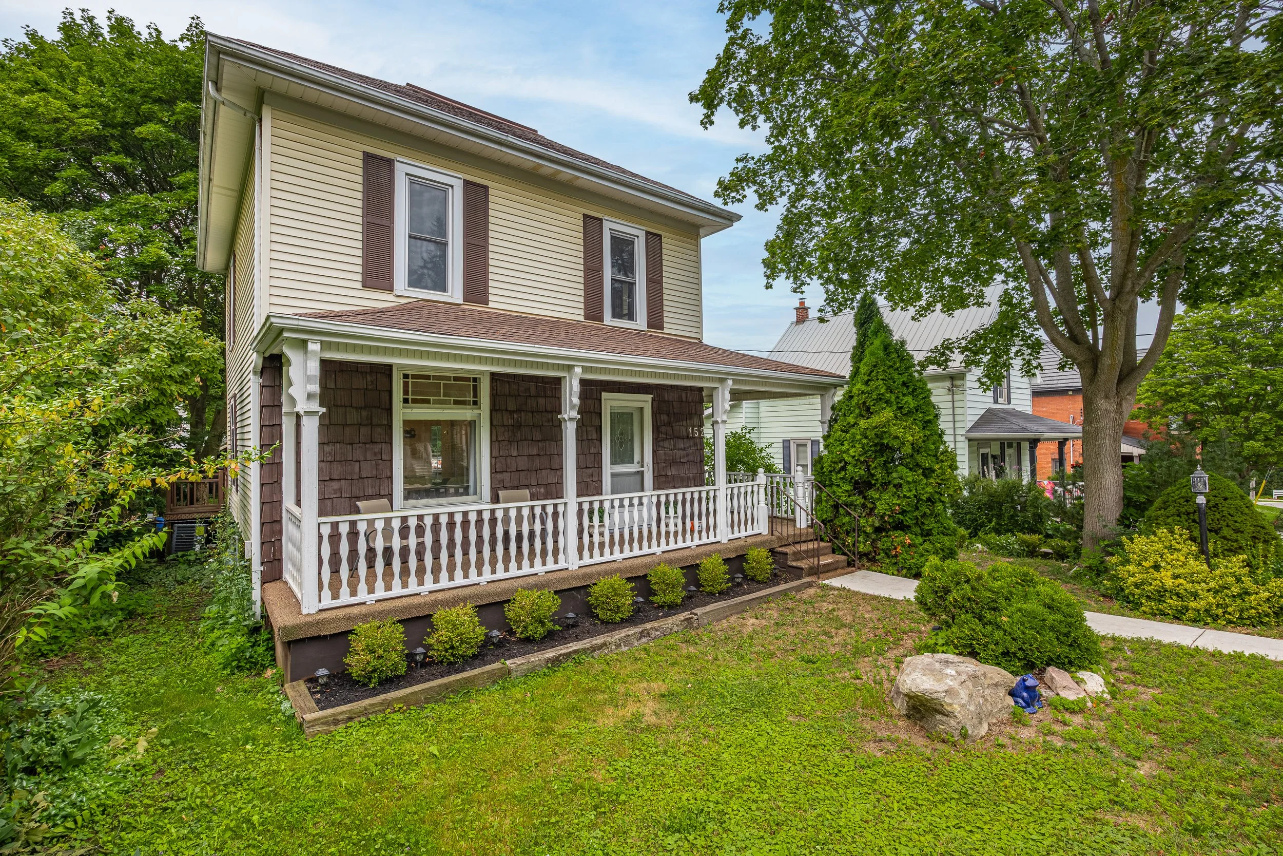 152 Wonham St S -02.jpg