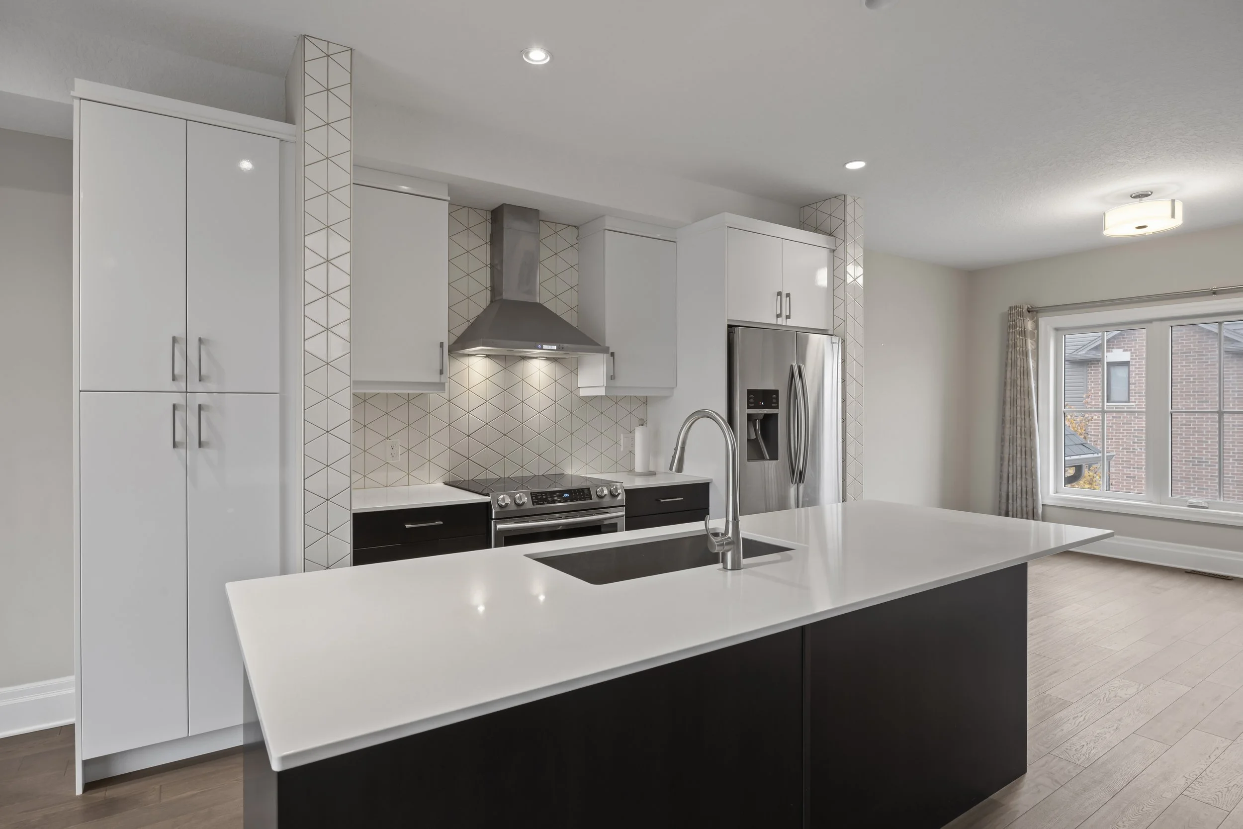 555 Sunningdale Rd E -12.JPG