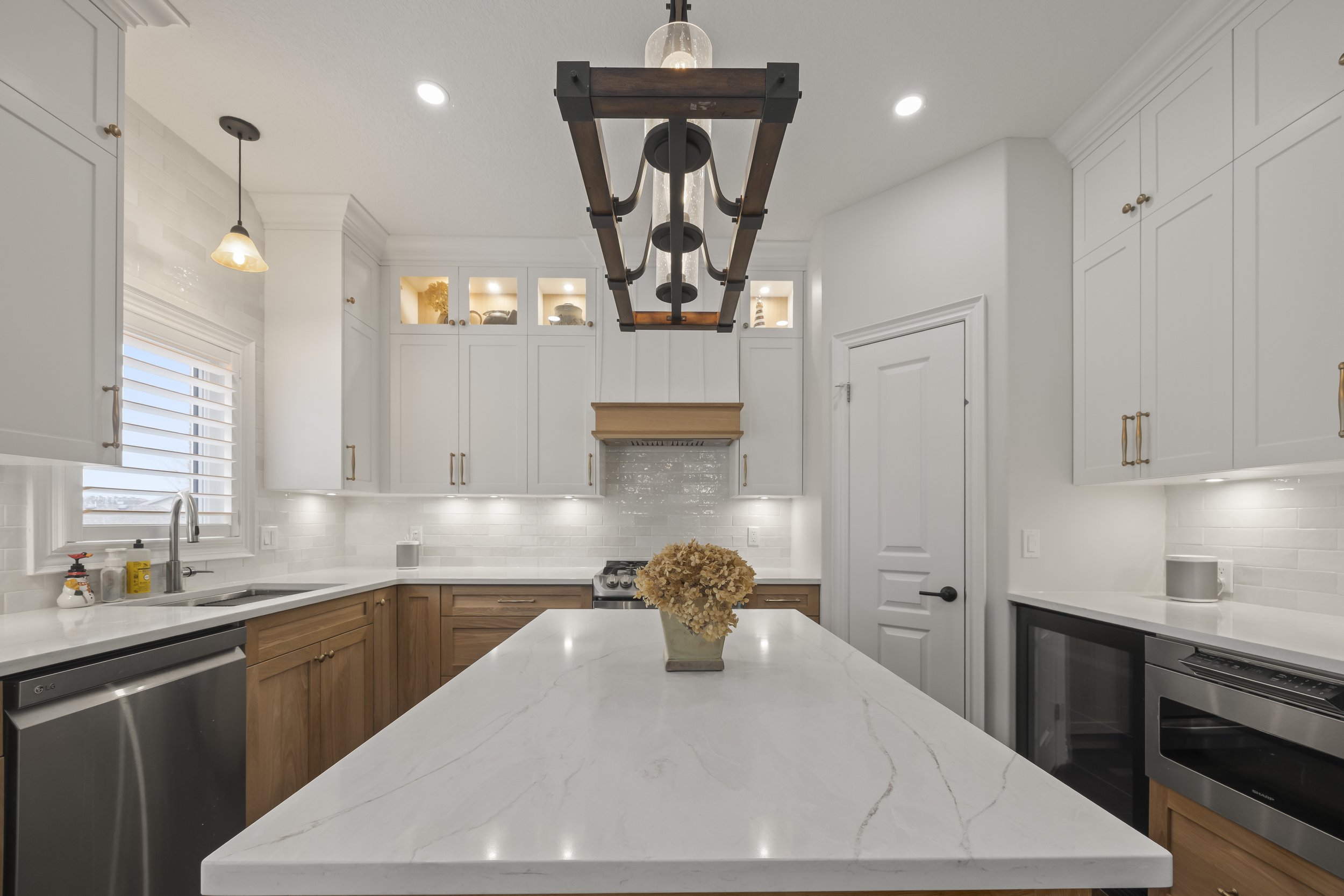 672 Clearwater Cres -05.JPG