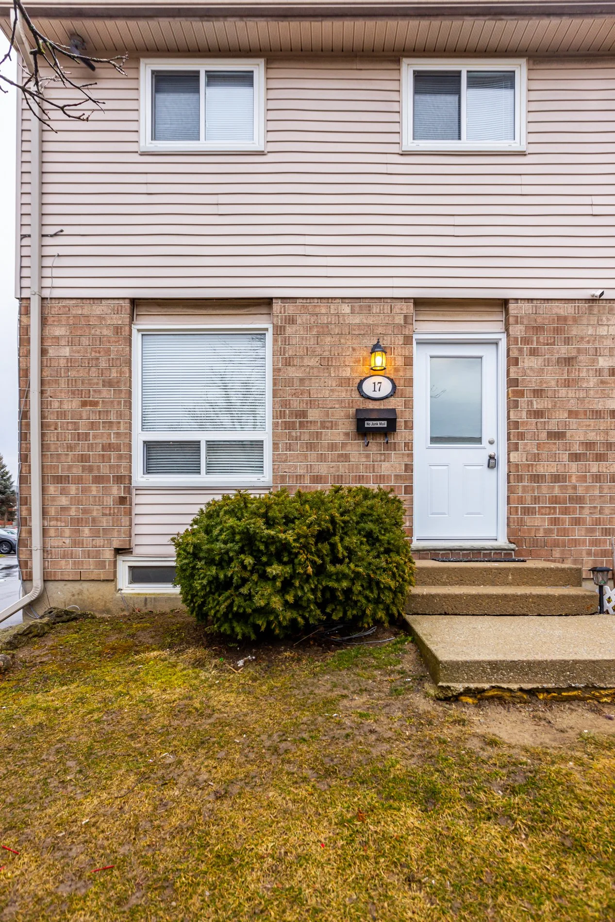 17-311 Vesta Rd-4.jpg