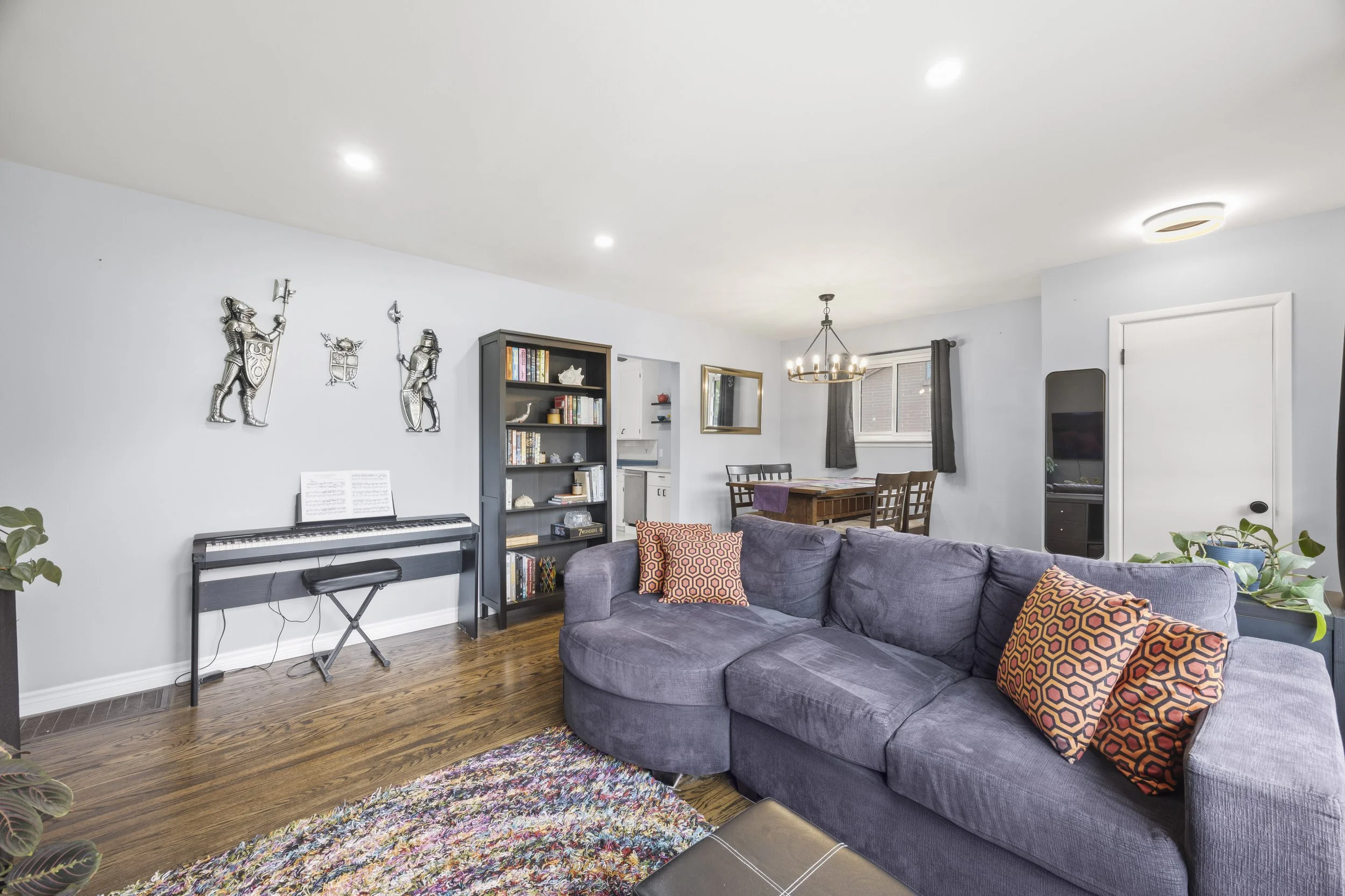 219 Burnside Dr -11.JPG