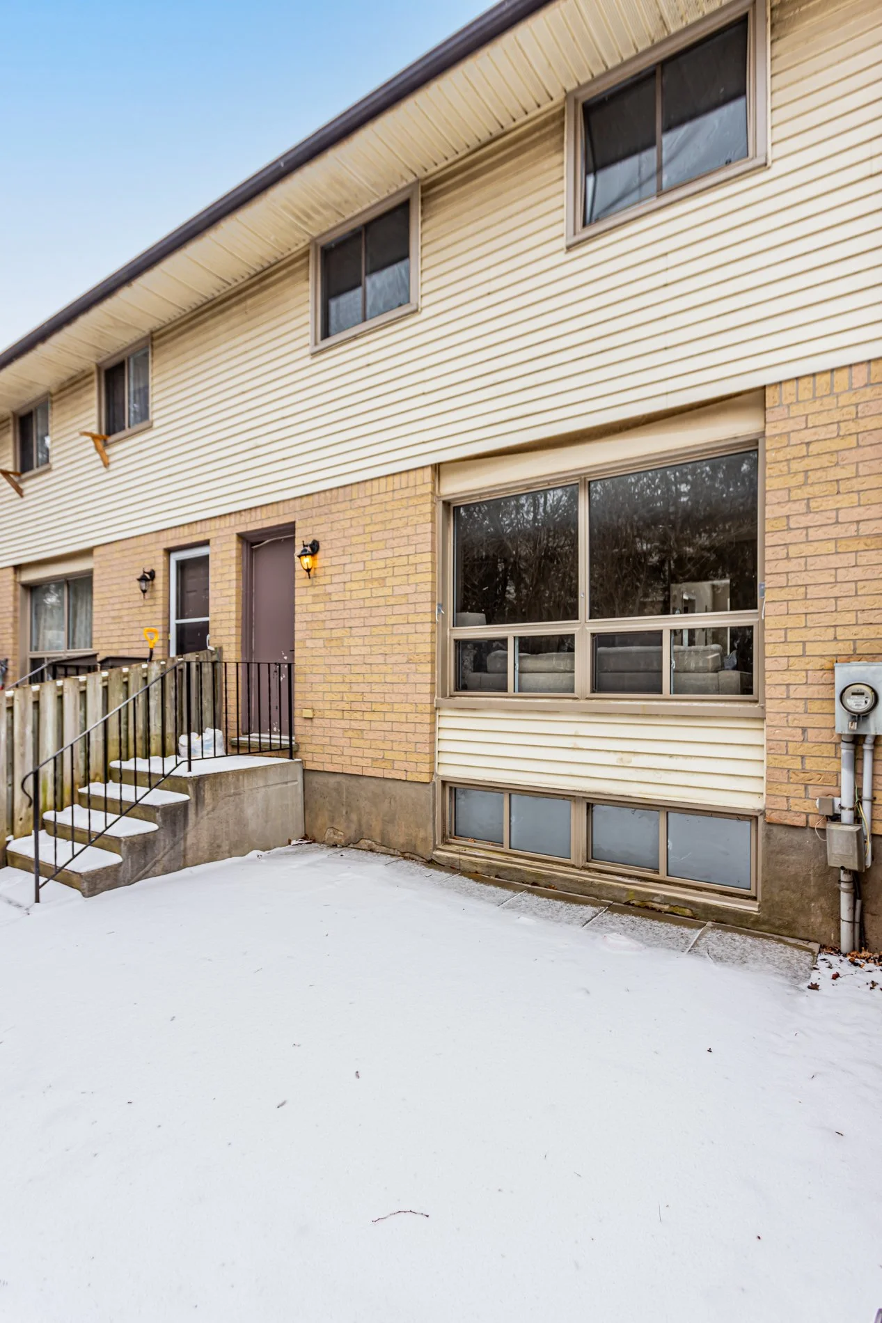 42-355 Sandringham Cres-32.jpg