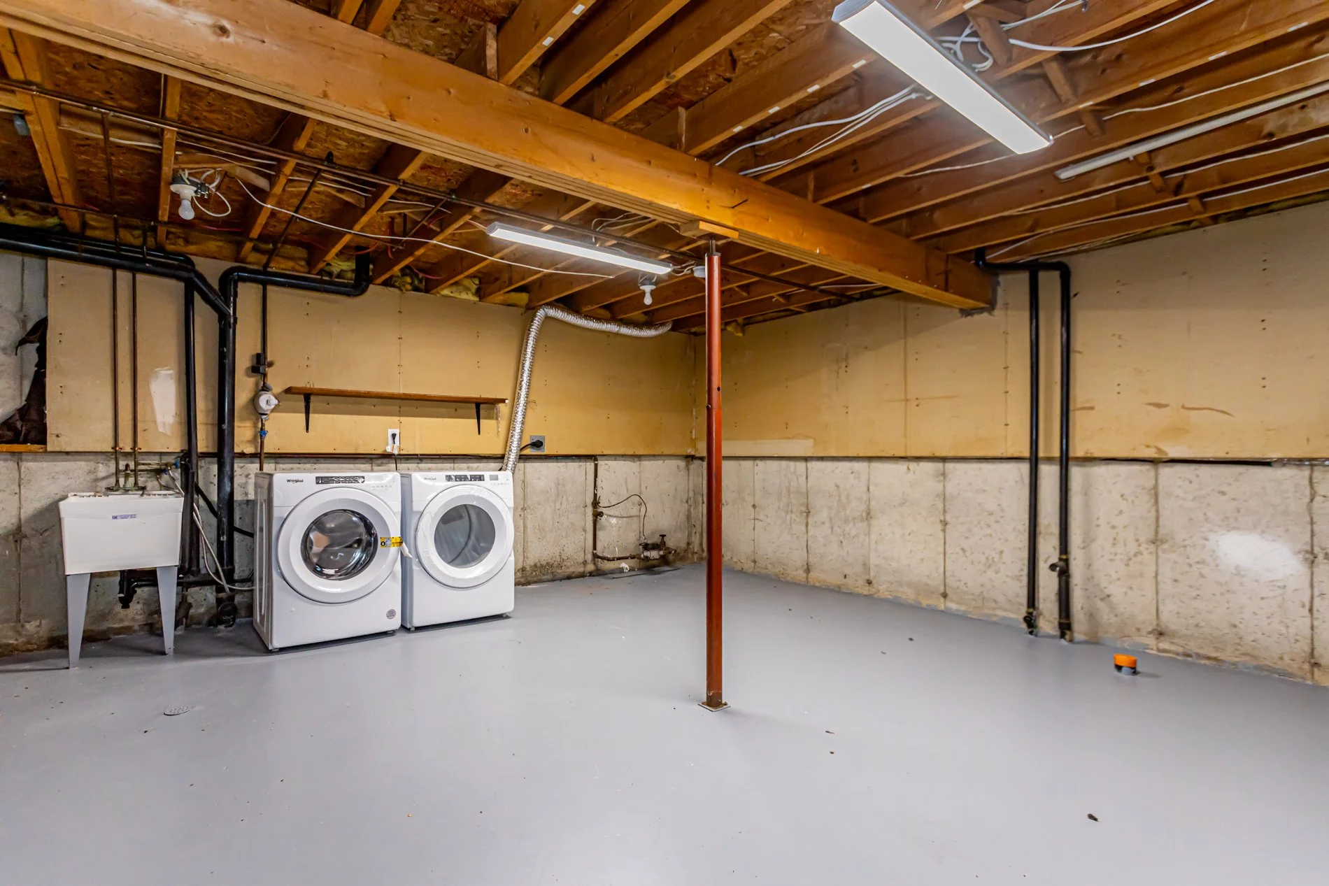 42-355 Sandringham Cres-28.jpg