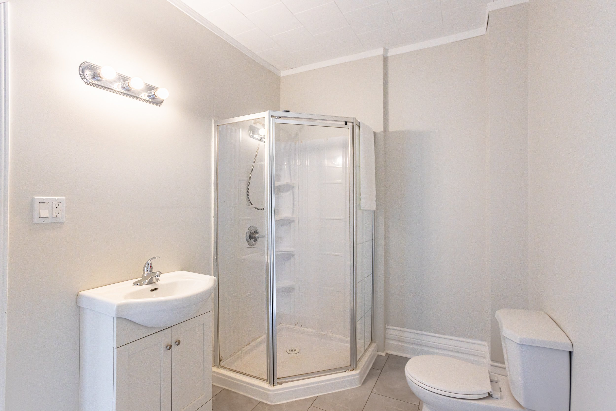 942 Westminster-17.jpg