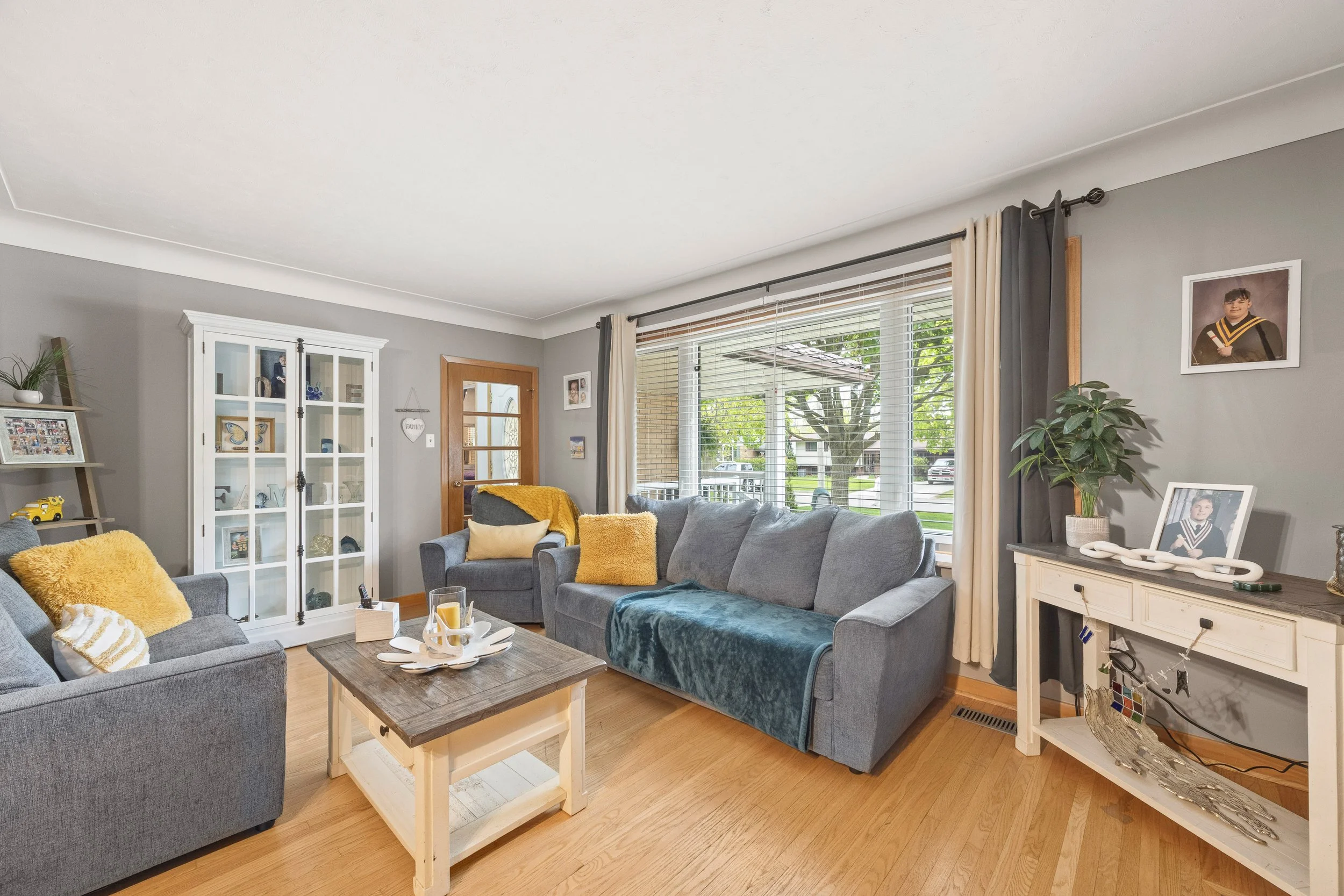 58 Centre Cres-16.jpg