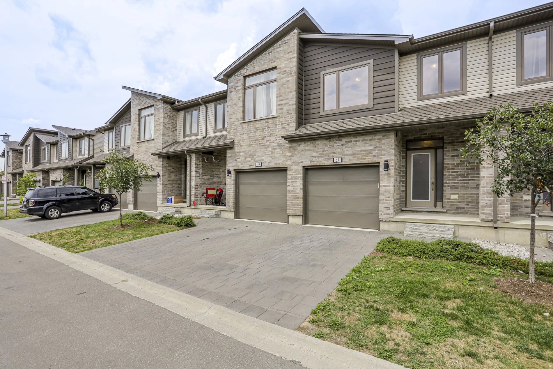 57-1960 Dalmagarry Rd_01.jpg