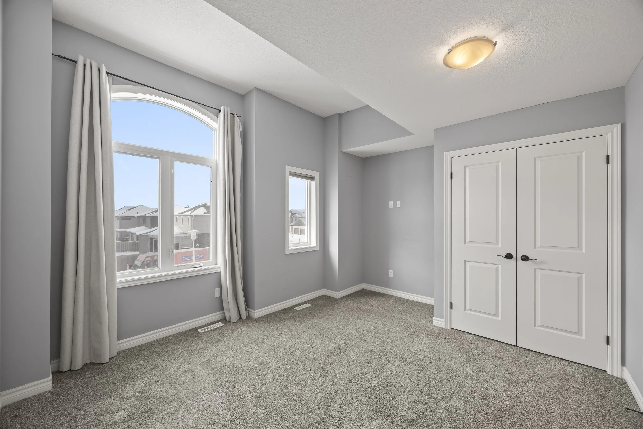 471 Sophia Cres -29.JPG