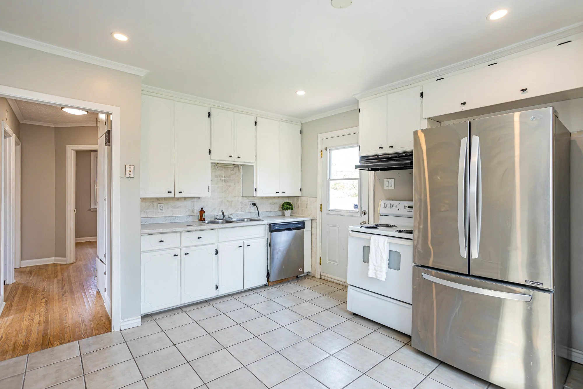 350 Winnipeg Blvd-14.jpg